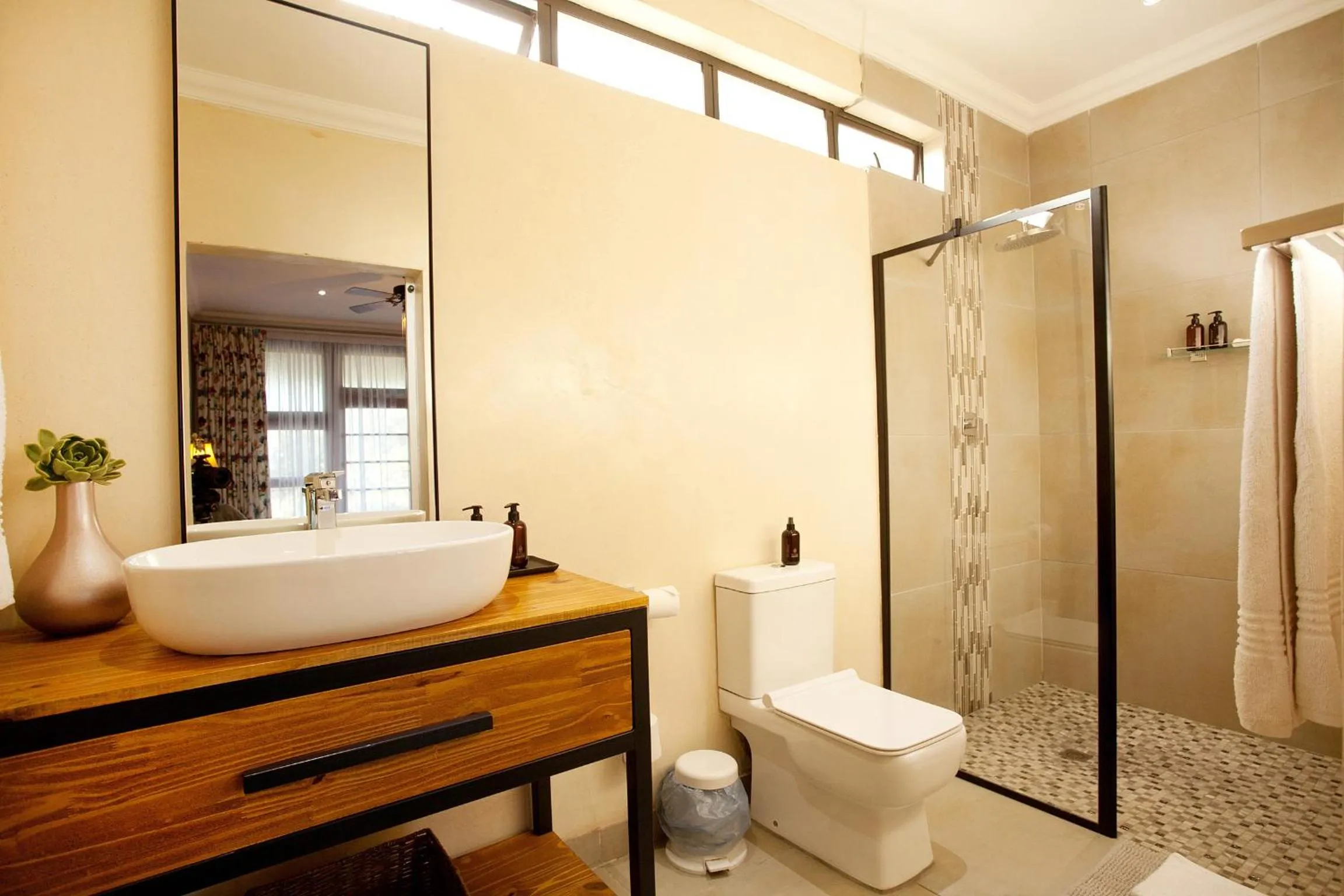 Bathroom in Addo Elephant Safari Lodge - Bellevue Forest Reserve