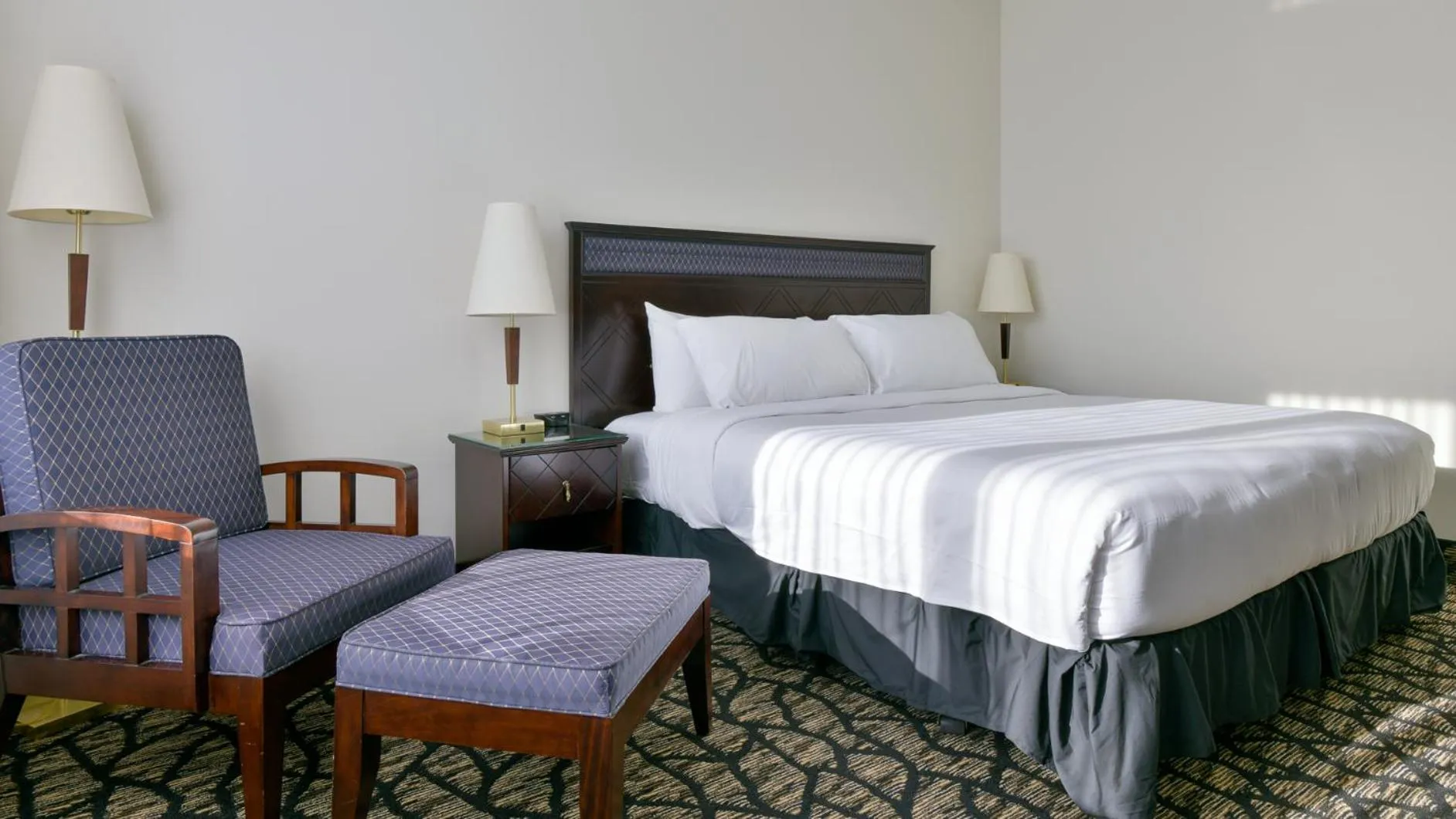 Bedroom, Bed in Empire Suites