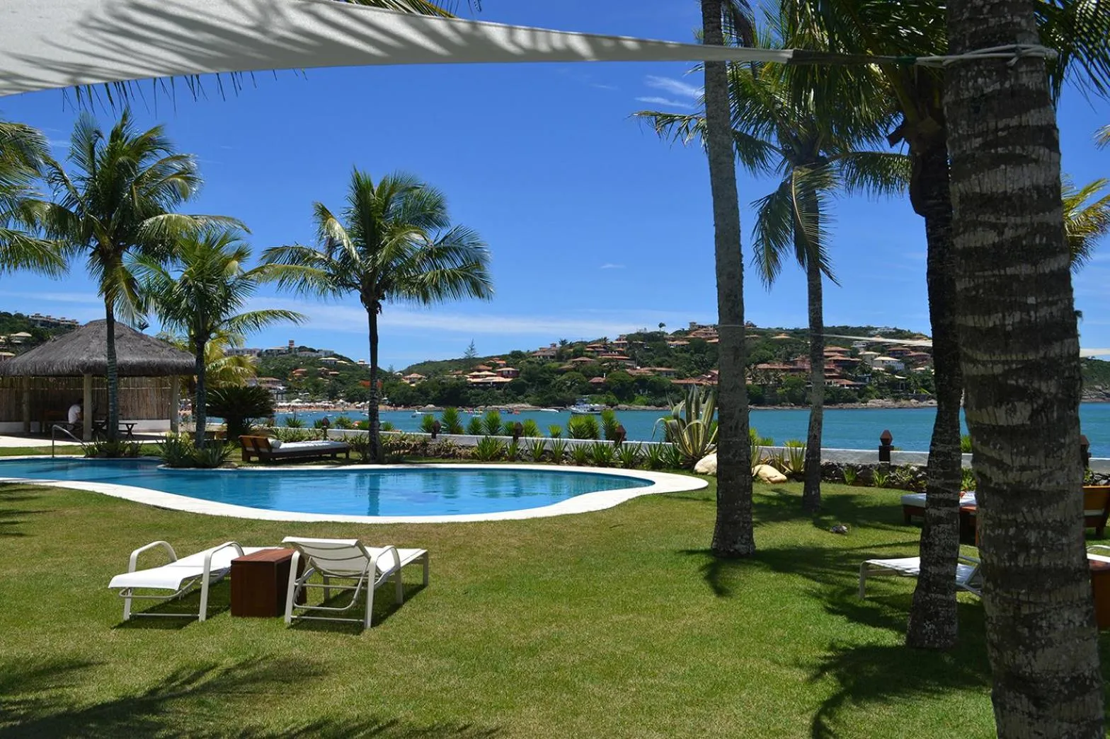 Swimming pool in Villa Raphael