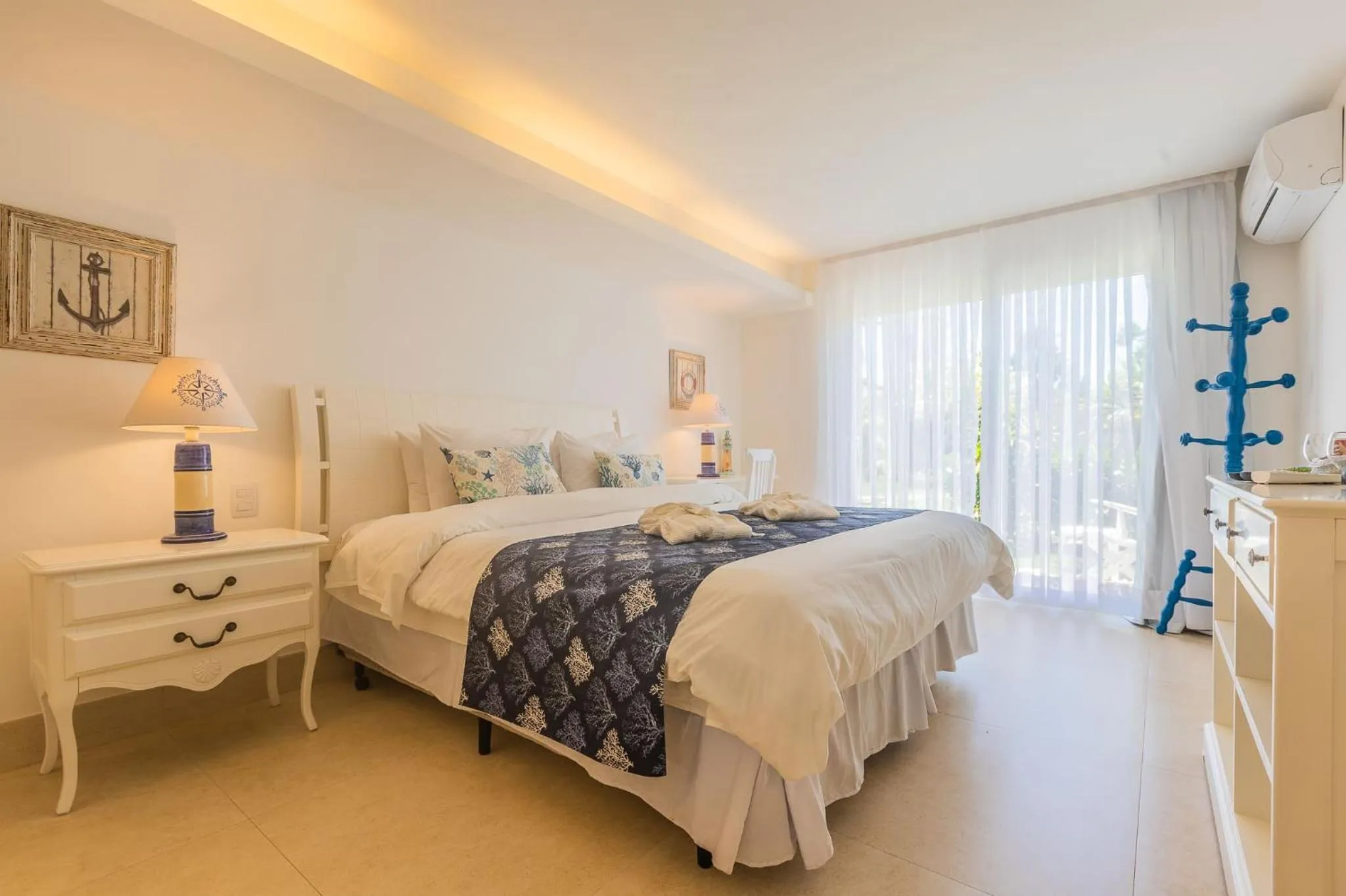 Bedroom, Bed in Villa Raphael