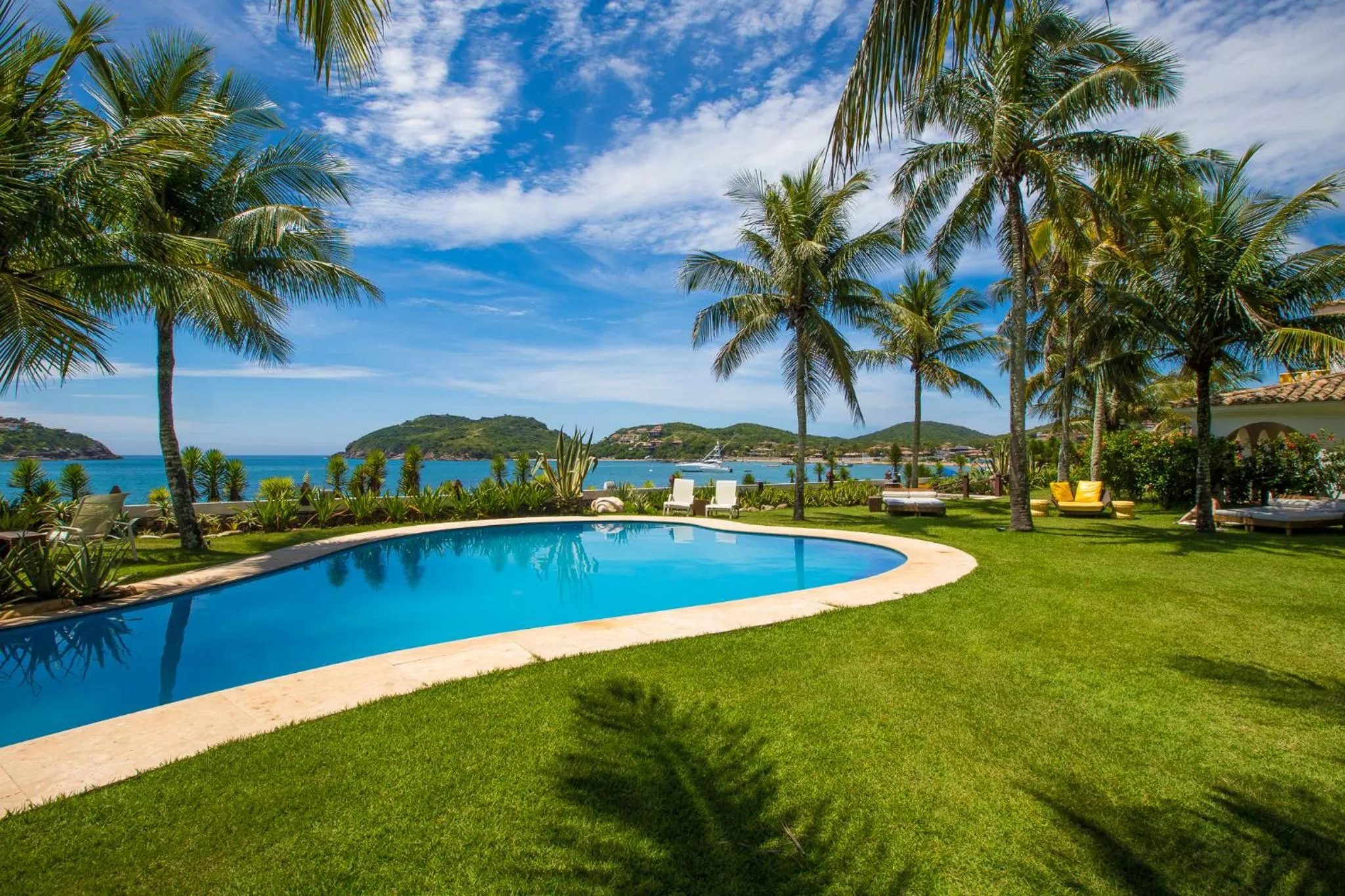 Swimming pool in Villa Raphael