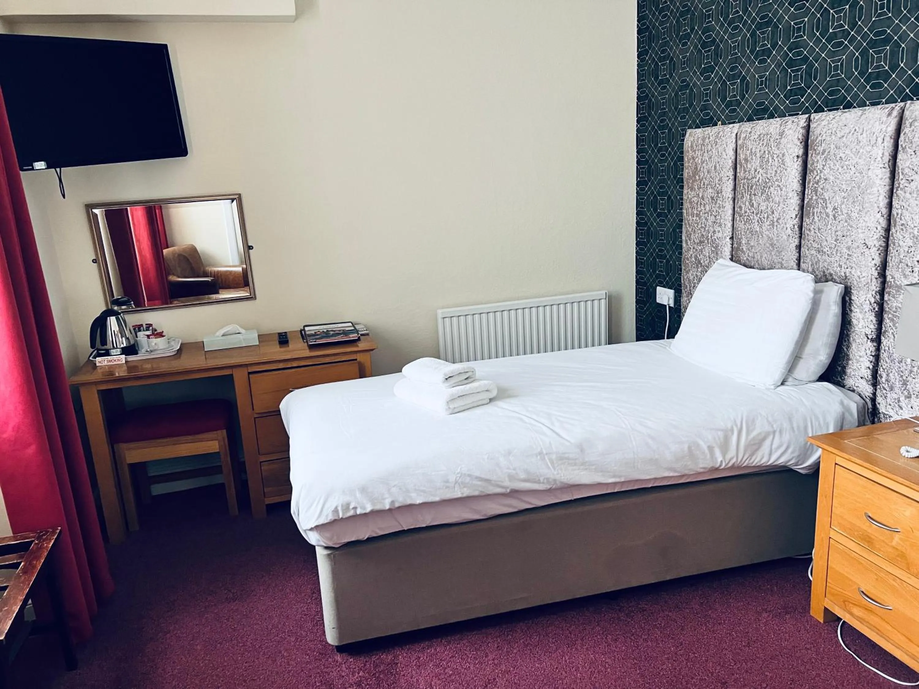 Bathroom, Bed in Merrion Hotel