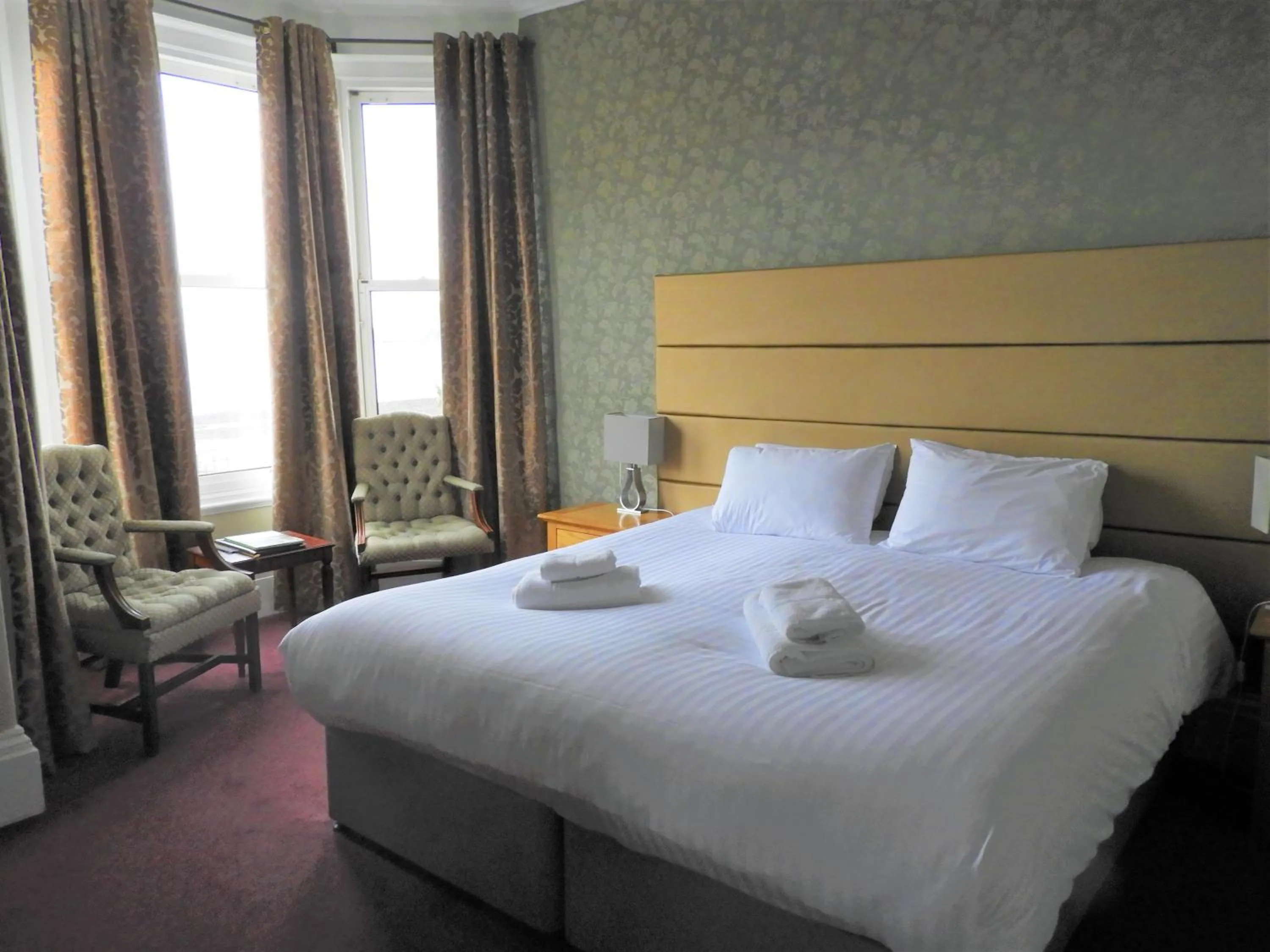 Shower, Bed in Merrion Hotel