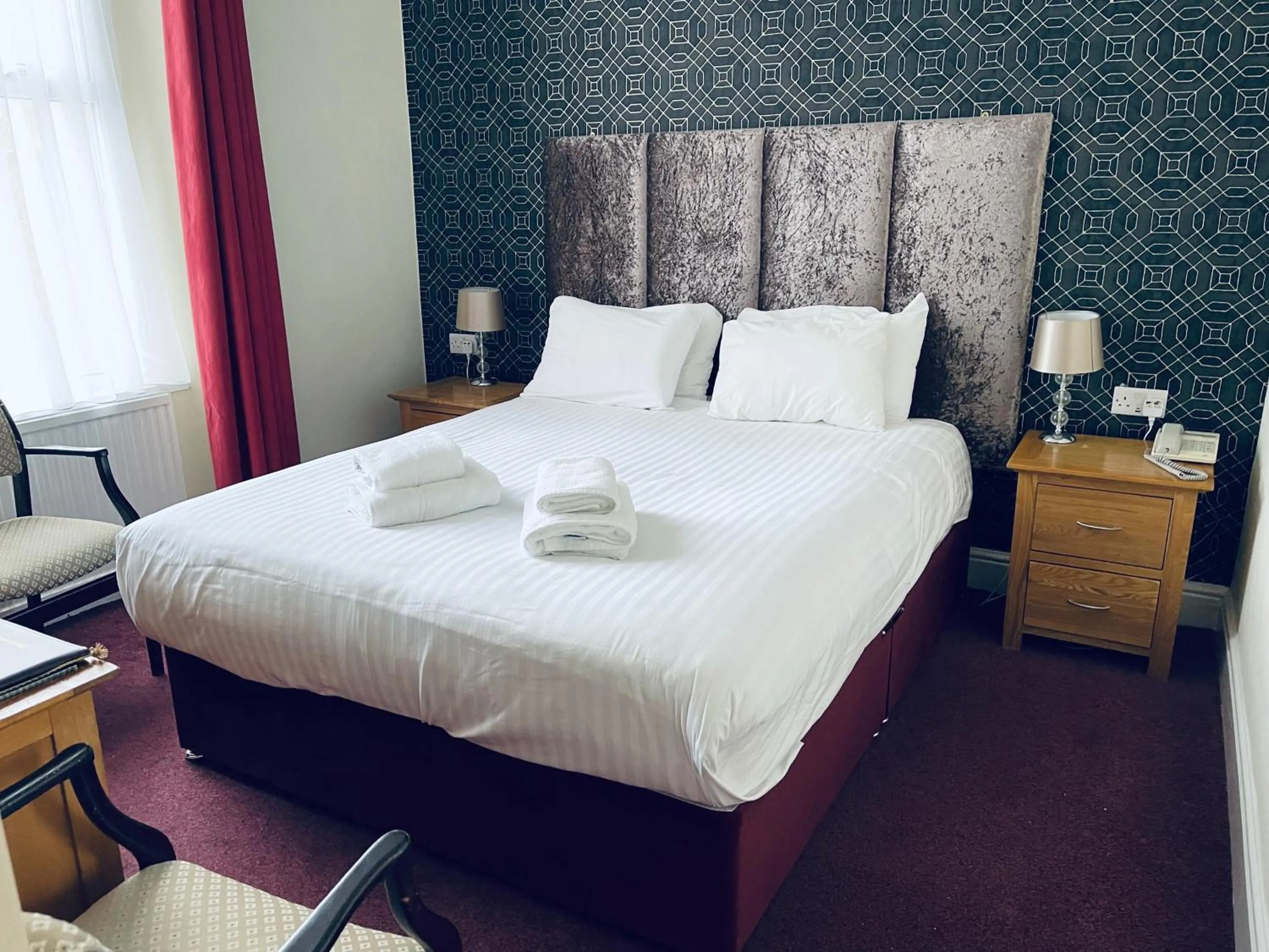 Bedroom, Bed in Merrion Hotel