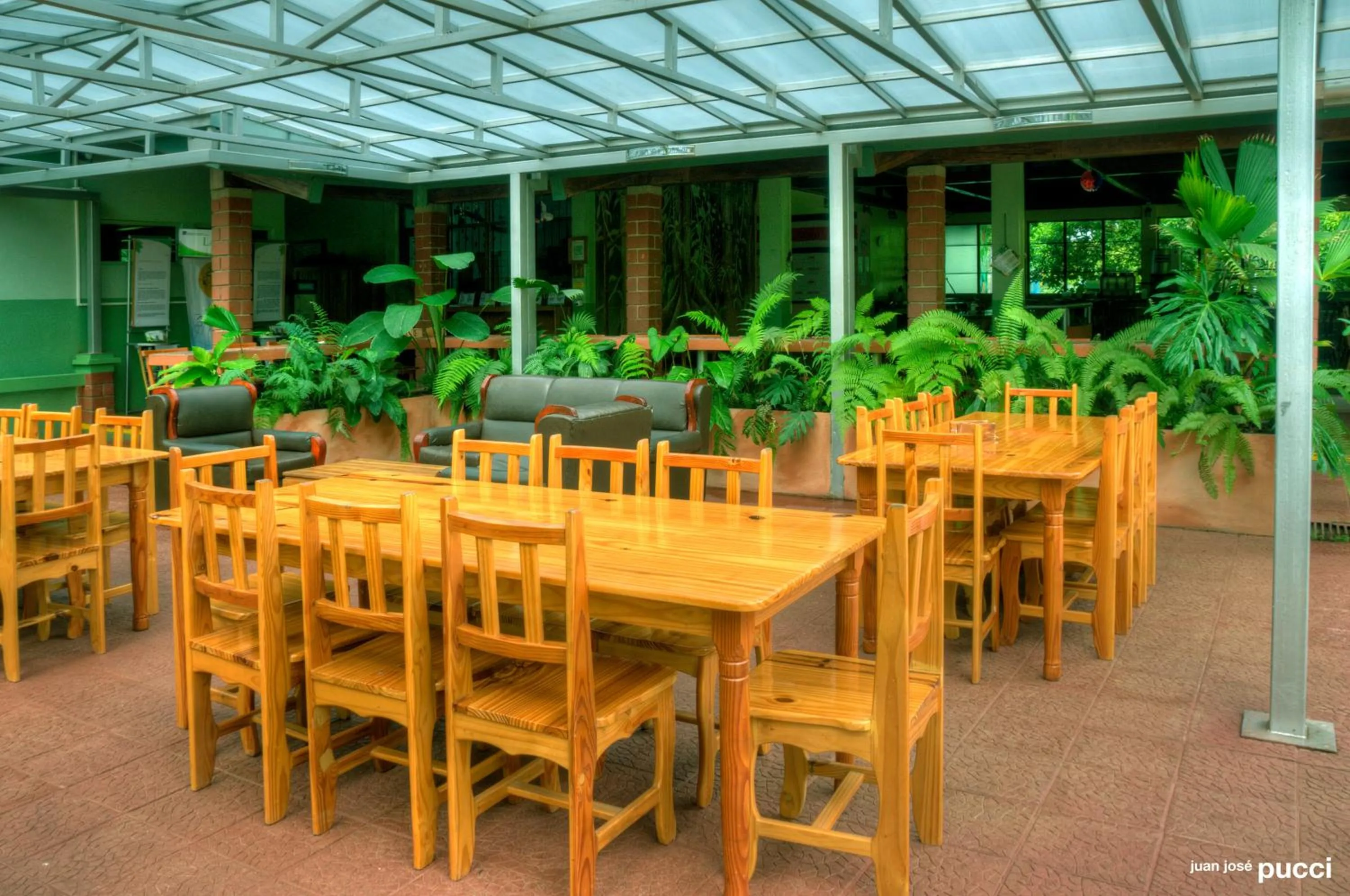 Communal lounge/ TV room in La Selva Biological Station