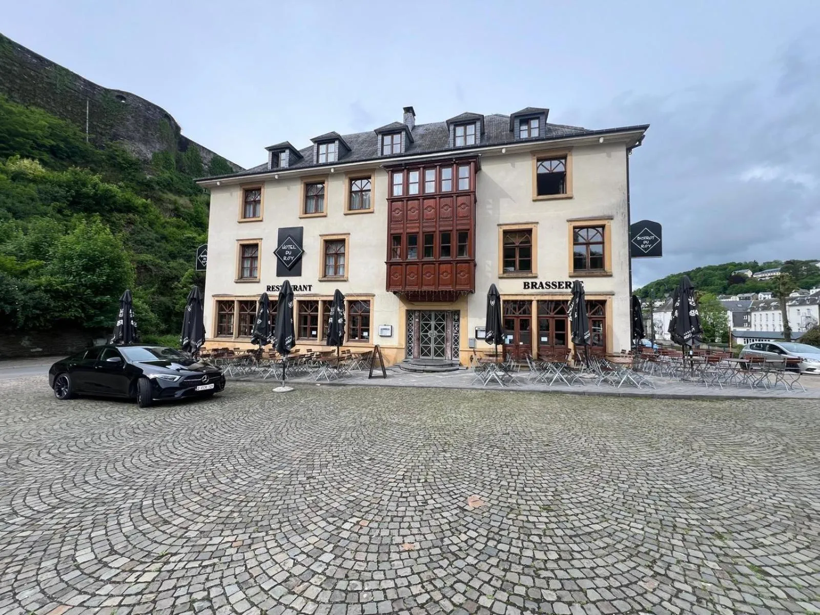 Property building in Hotel du Roy