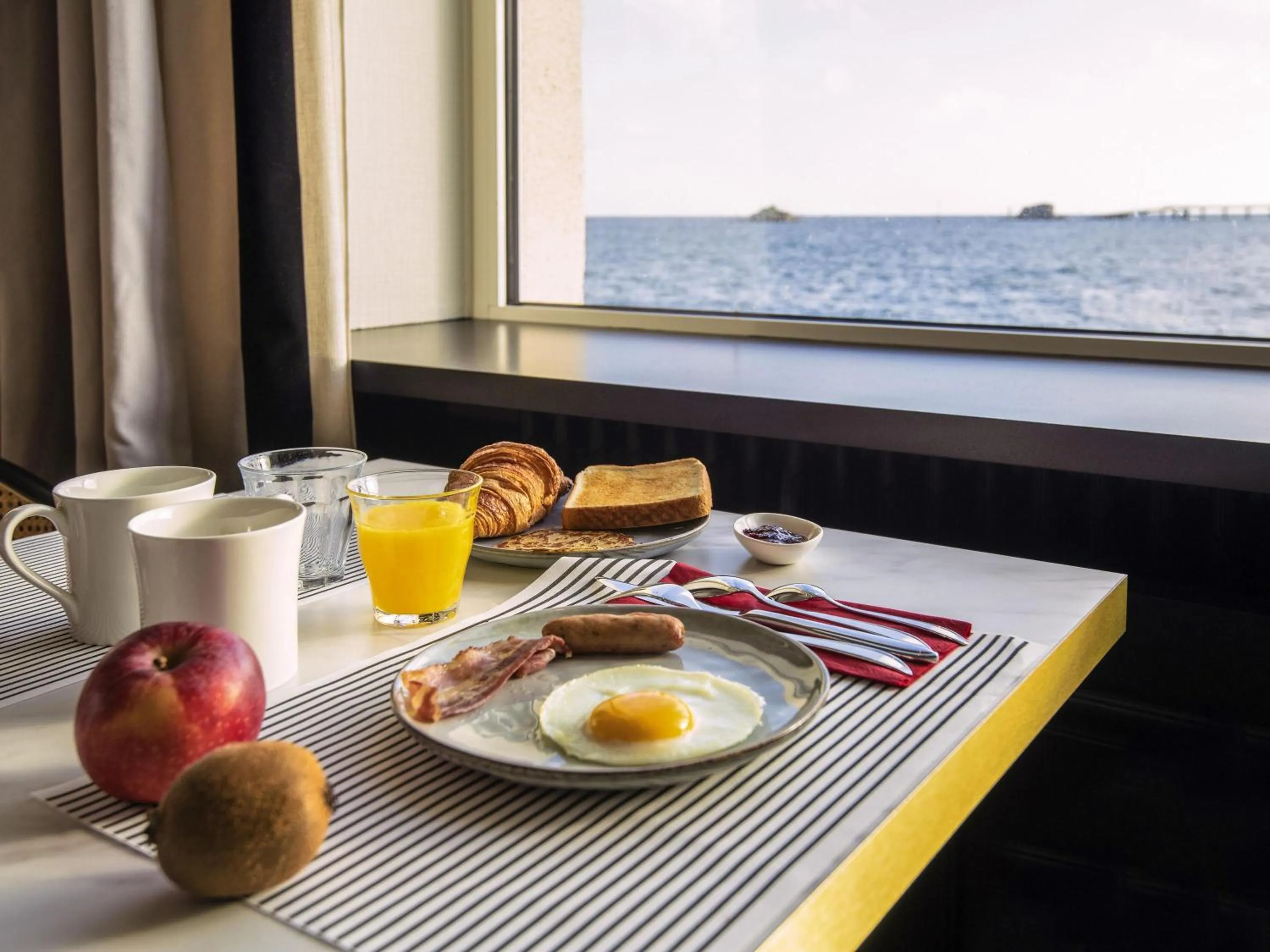 Breakfast in Hotel Mercure Roscoff Bord De Mer