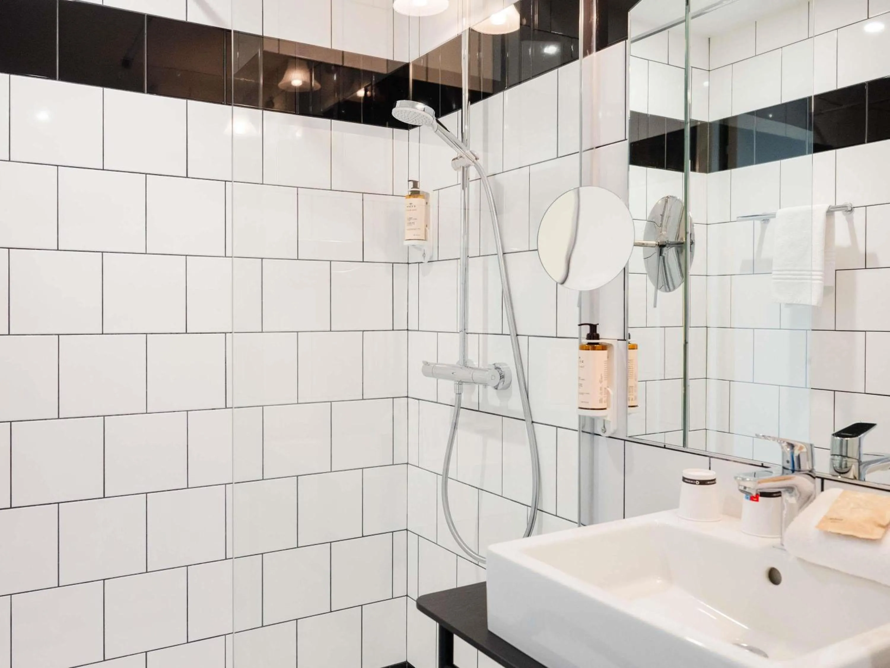 Bedroom in Hotel Mercure Roscoff Bord De Mer