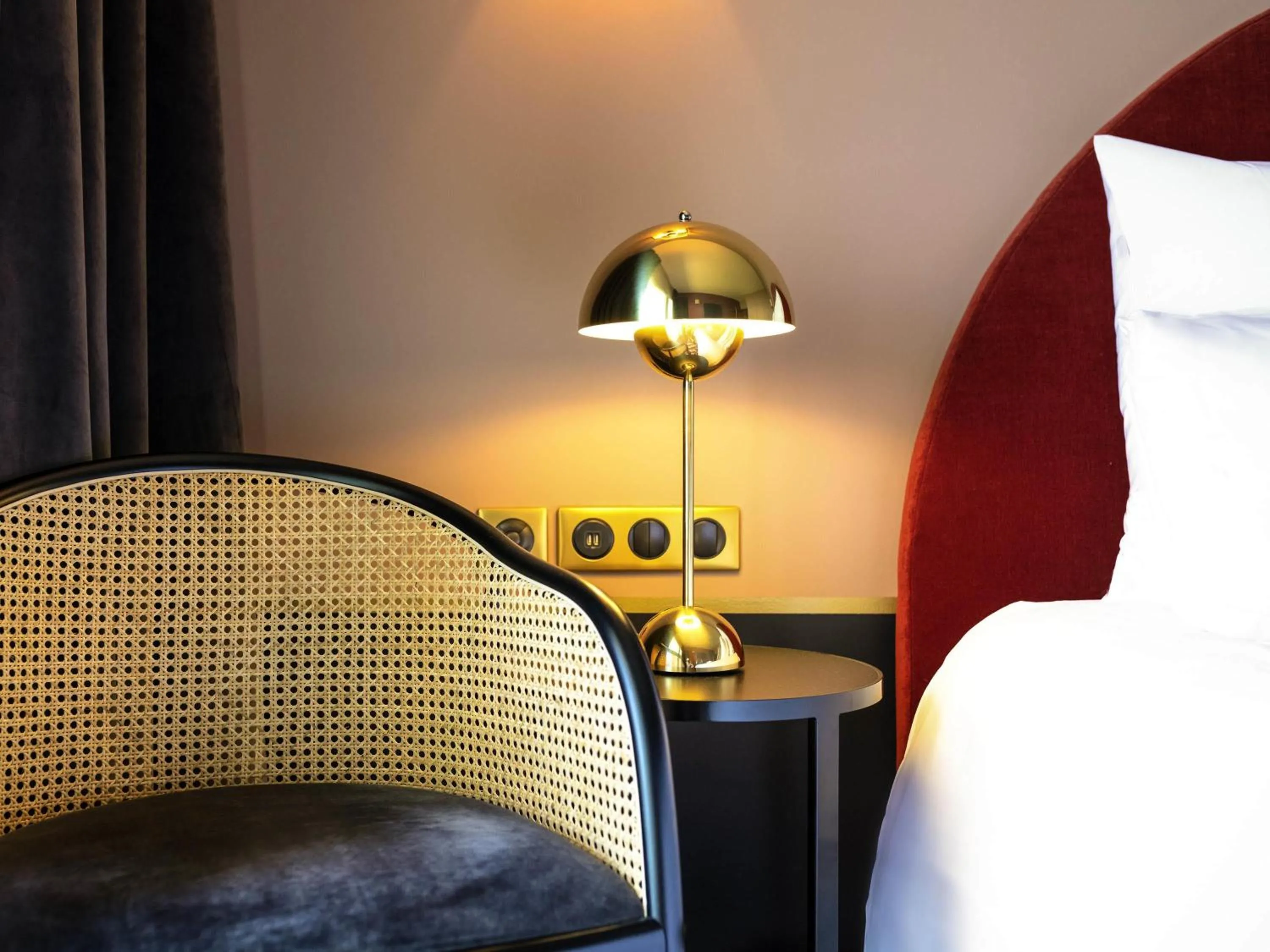 Bedroom, Bed in Hotel Mercure Roscoff Bord De Mer