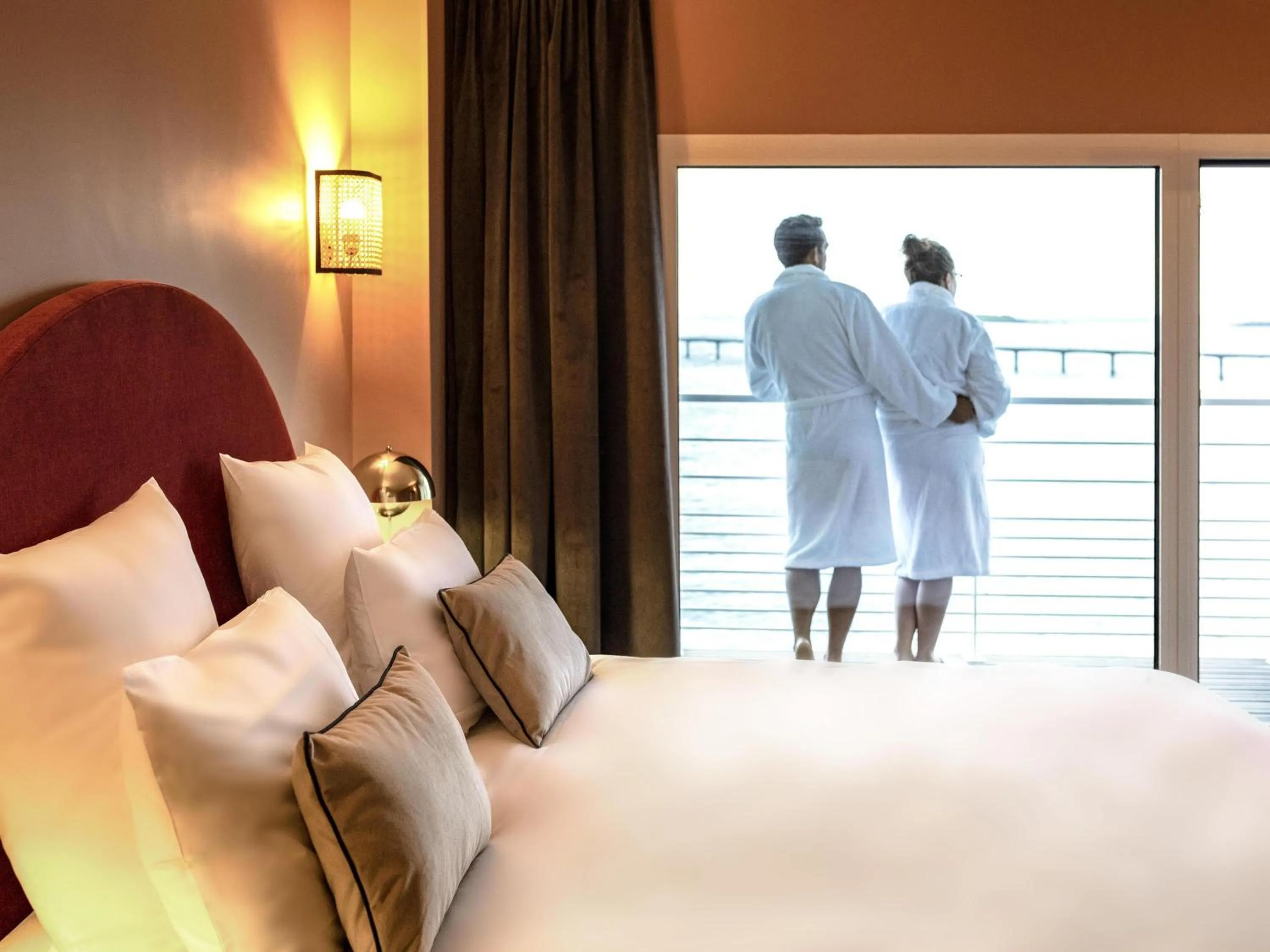 Bedroom, Bed in Hotel Mercure Roscoff Bord De Mer