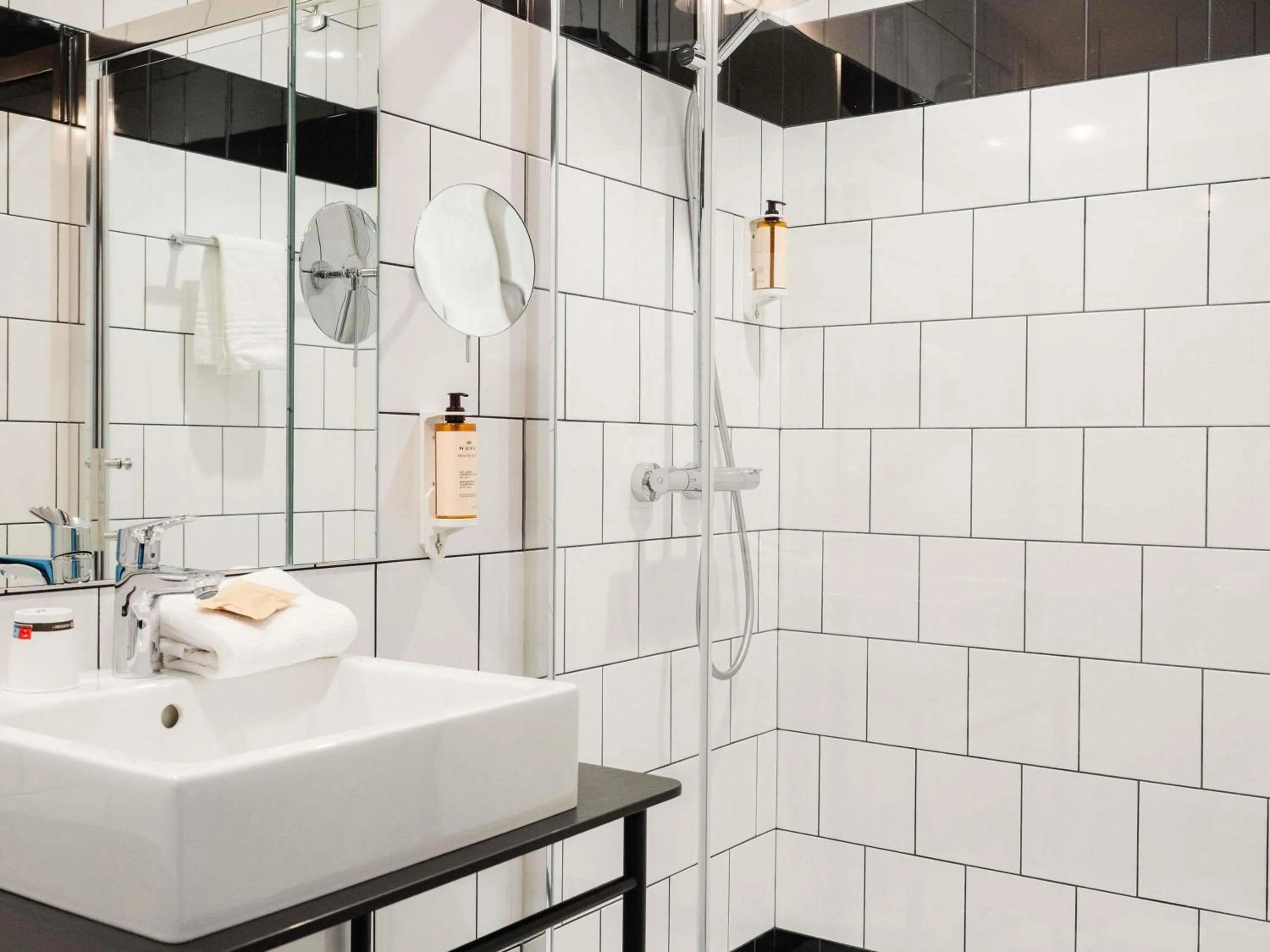 Bedroom in Hotel Mercure Roscoff Bord De Mer