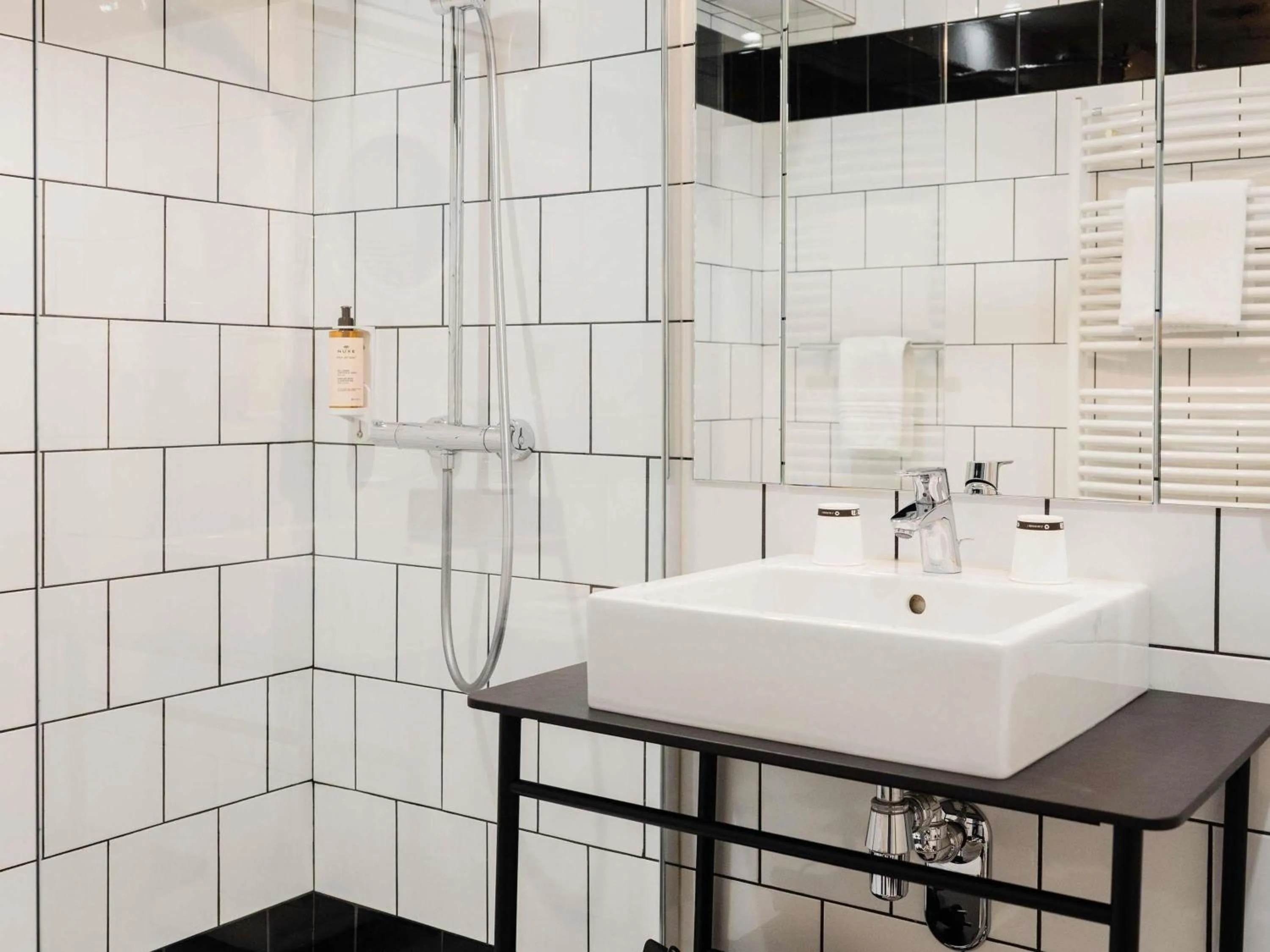 Bedroom in Hotel Mercure Roscoff Bord De Mer