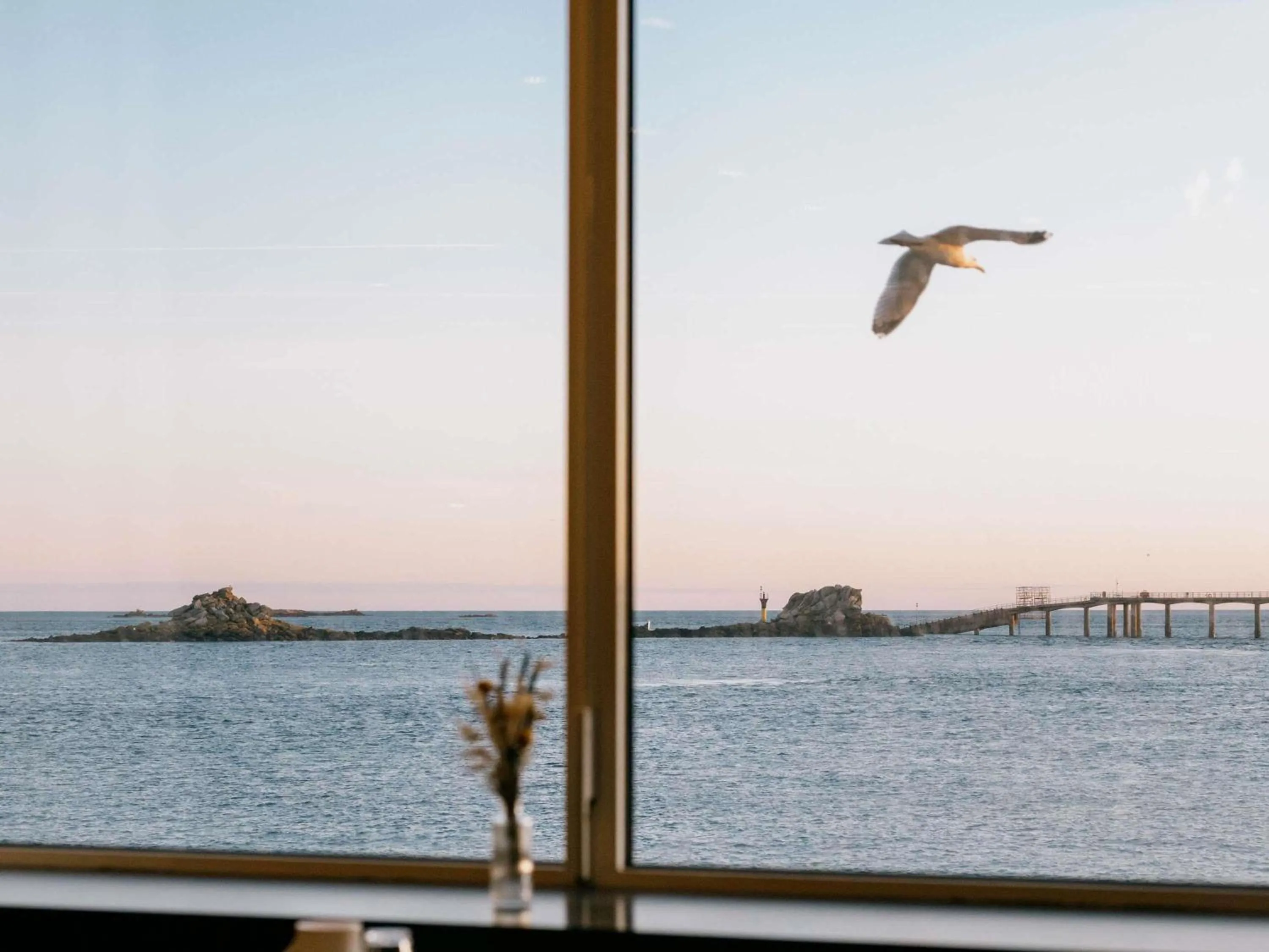 Property building in Hotel Mercure Roscoff Bord De Mer