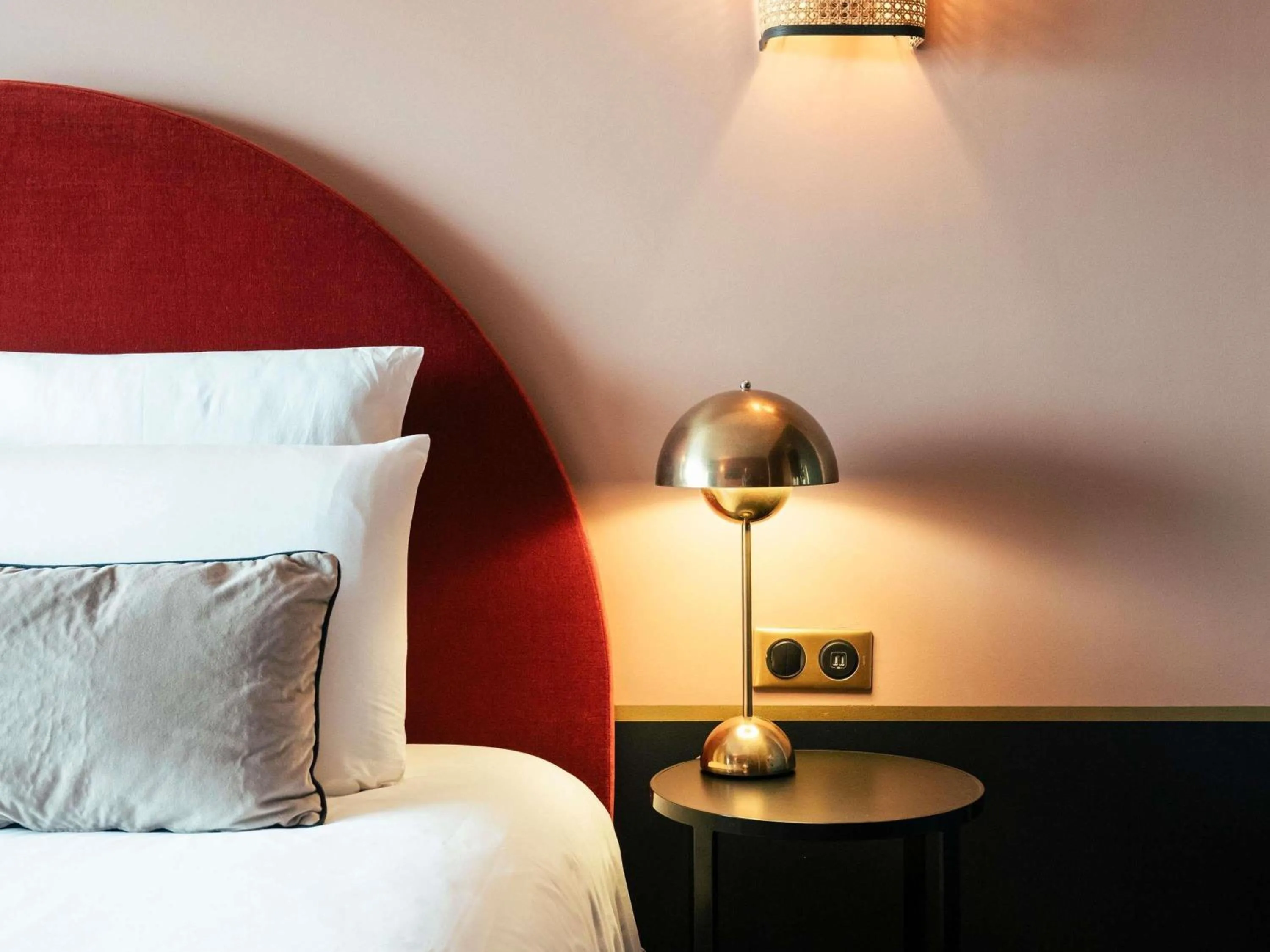 Bedroom, Bed in Hotel Mercure Roscoff Bord De Mer