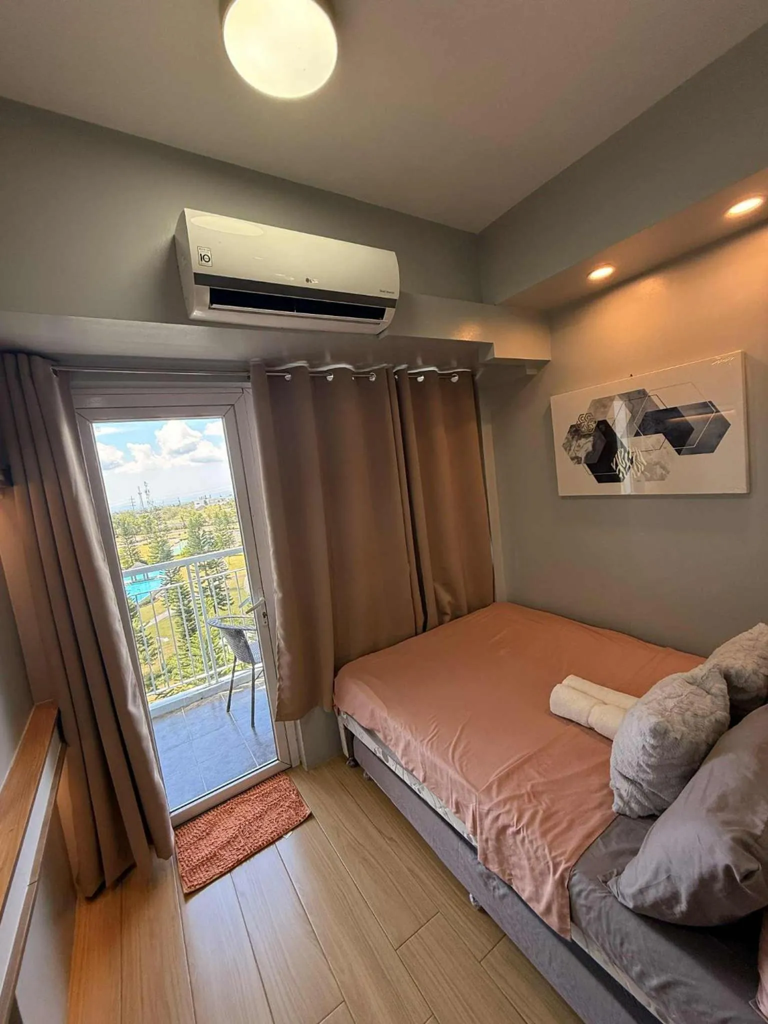 Bed in Tagaytay Wind Residences