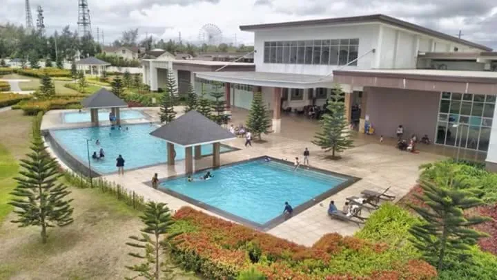 Swimming pool in Tagaytay Wind Residences