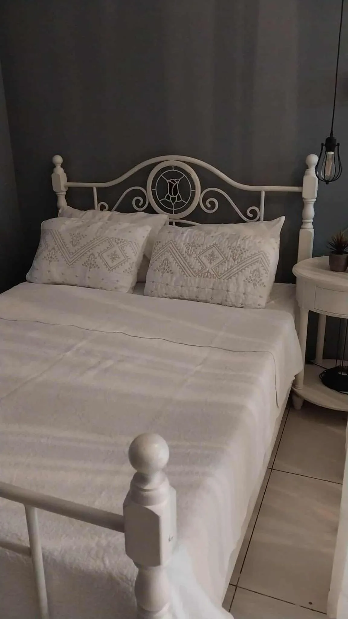 Bed in Tagaytay Wind Residences