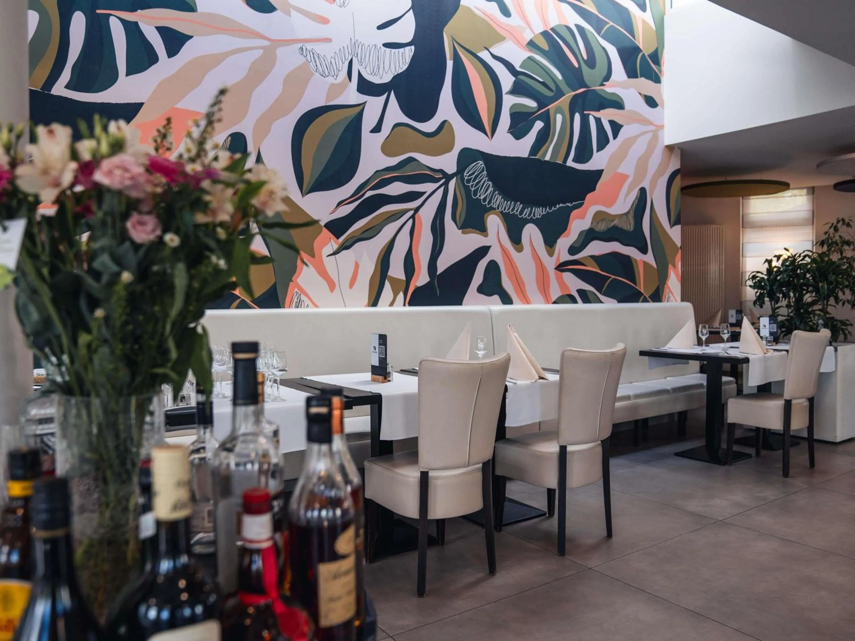 Restaurant/places to eat in Ibis Styles Charleroi Airport Aero 44