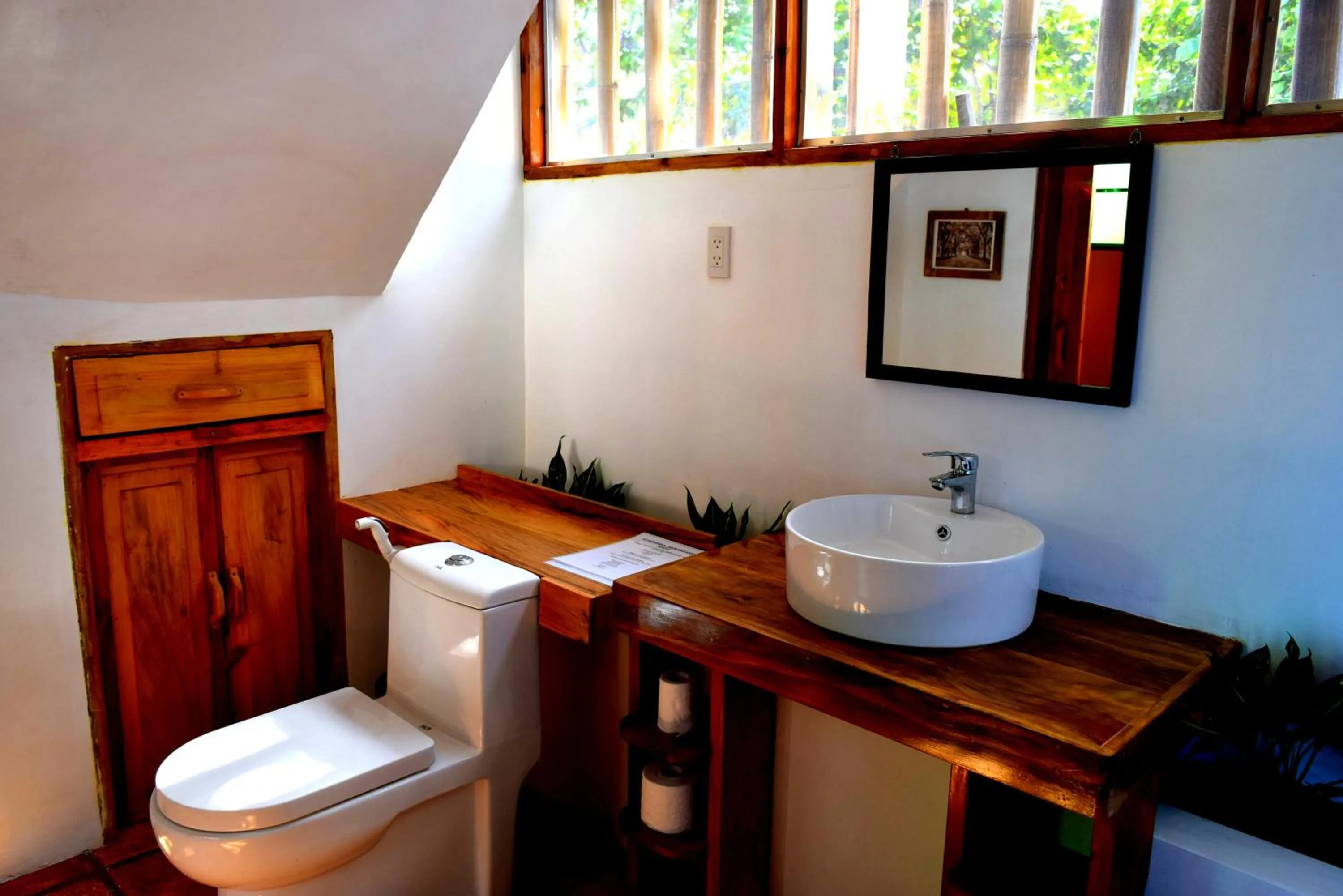 Toilet in Guerrera Rice Paddy Villas