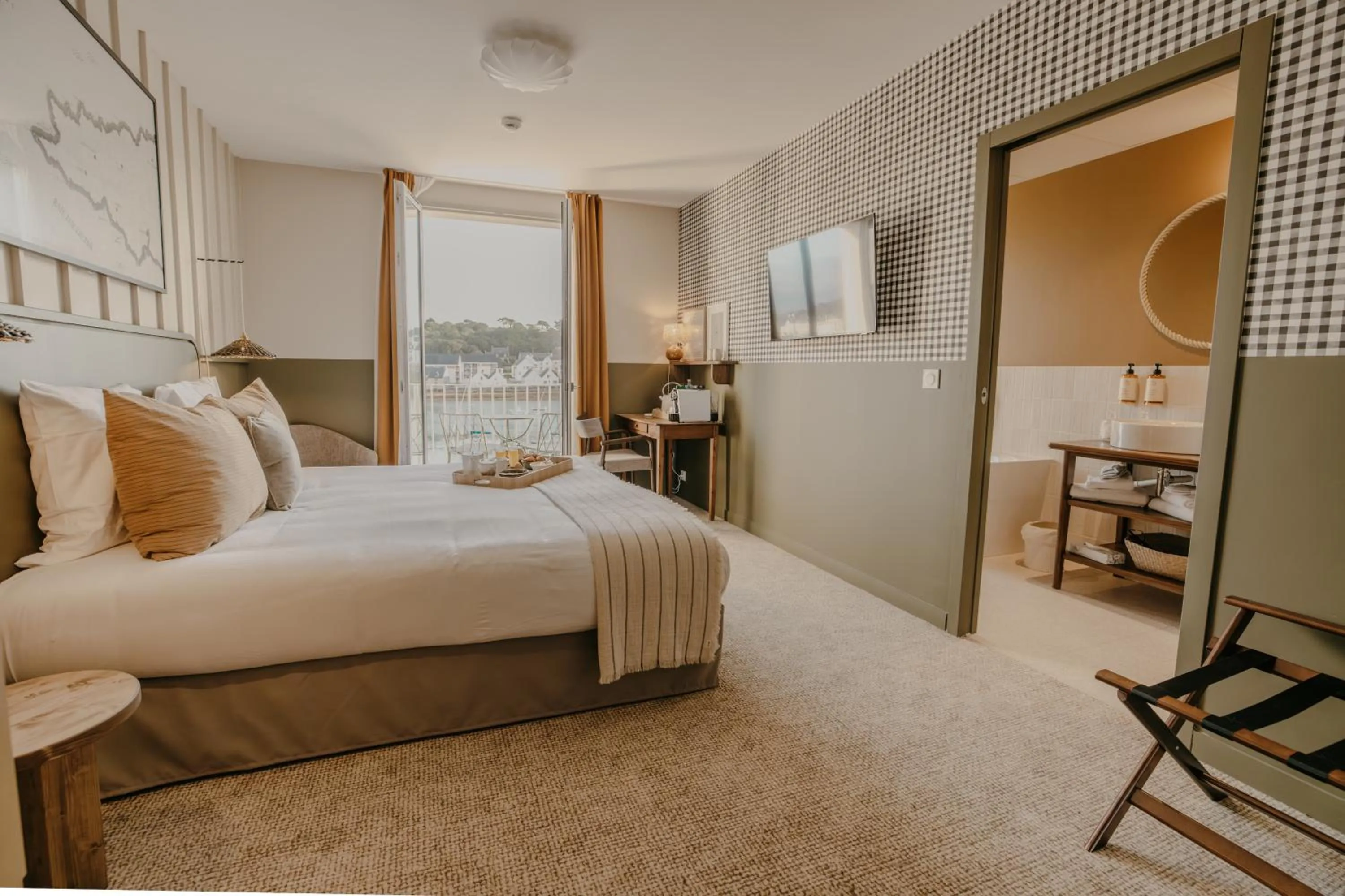 Sea view, Bed in Le Goyen