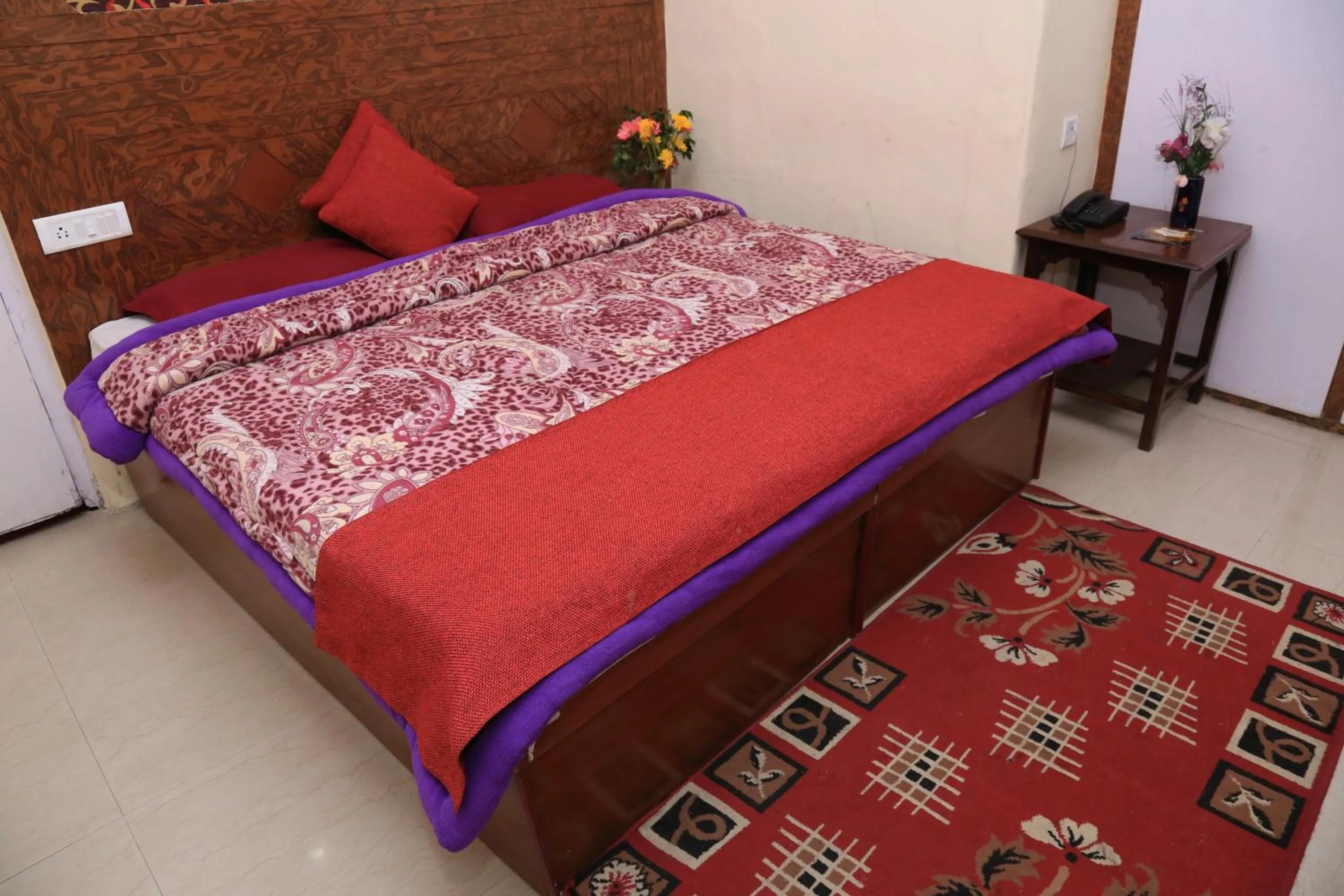 Bed in Prince Hotel Mallroad
