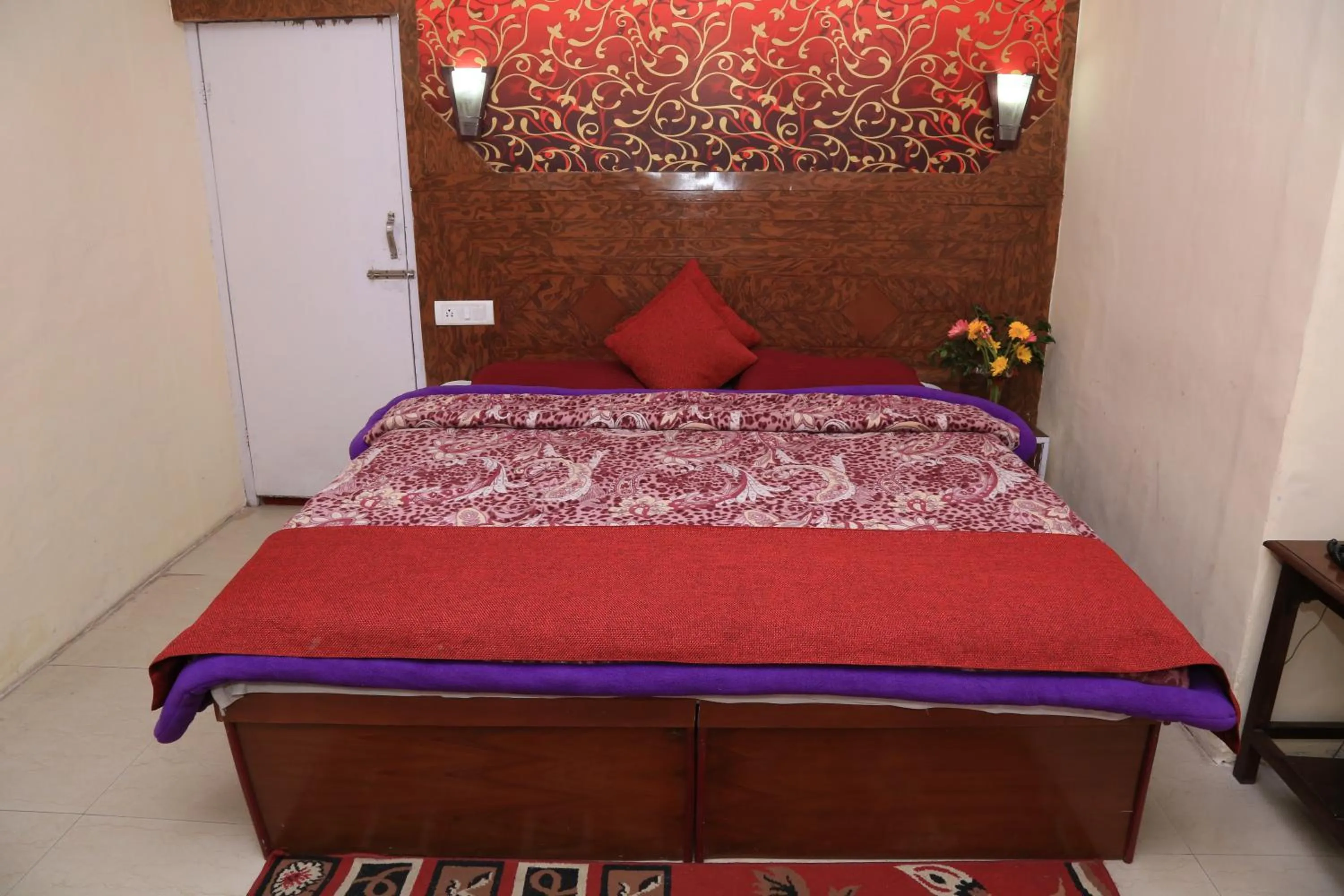 Bed in Prince Hotel Mallroad