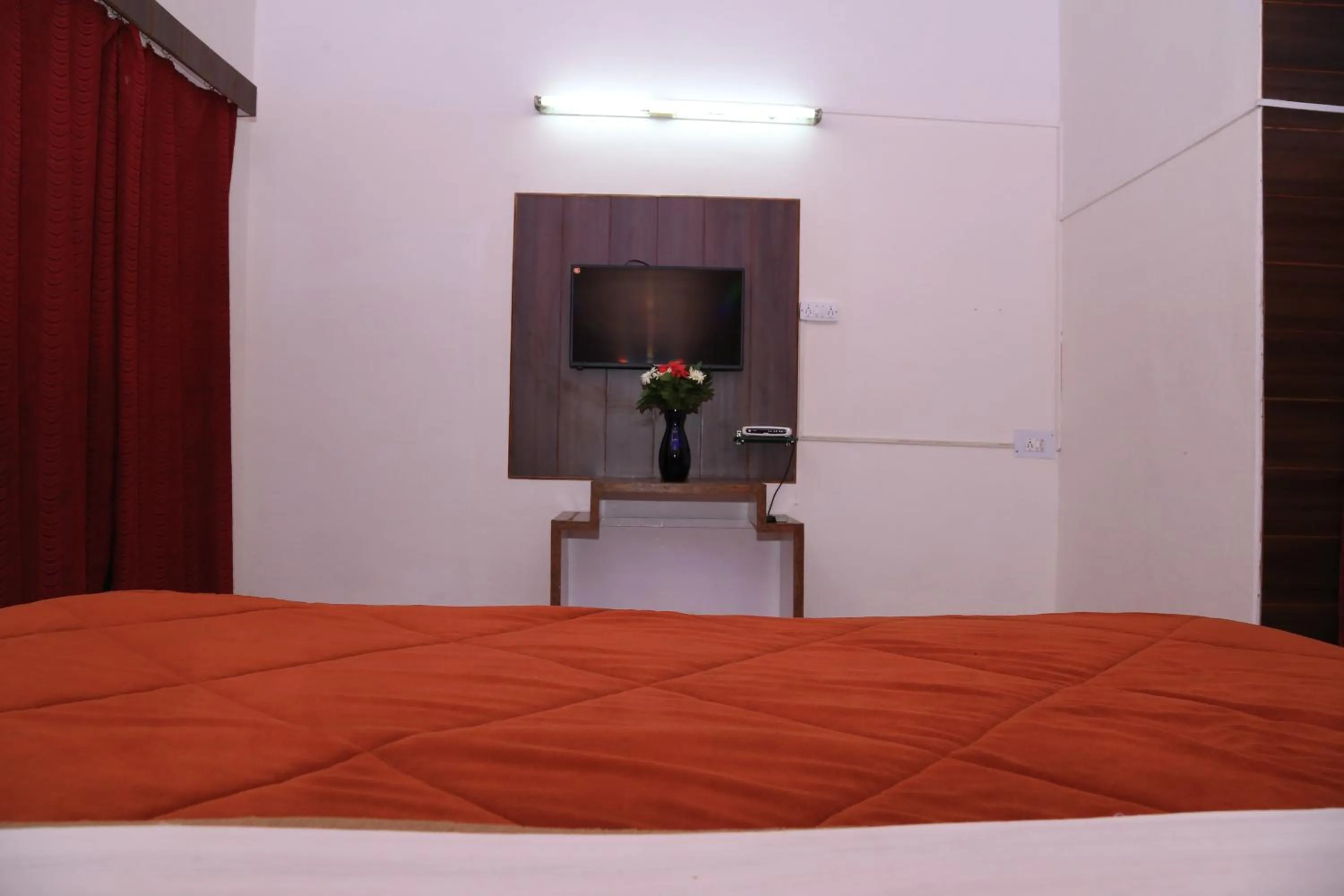 TV and multimedia, Bed in Prince Hotel Mallroad