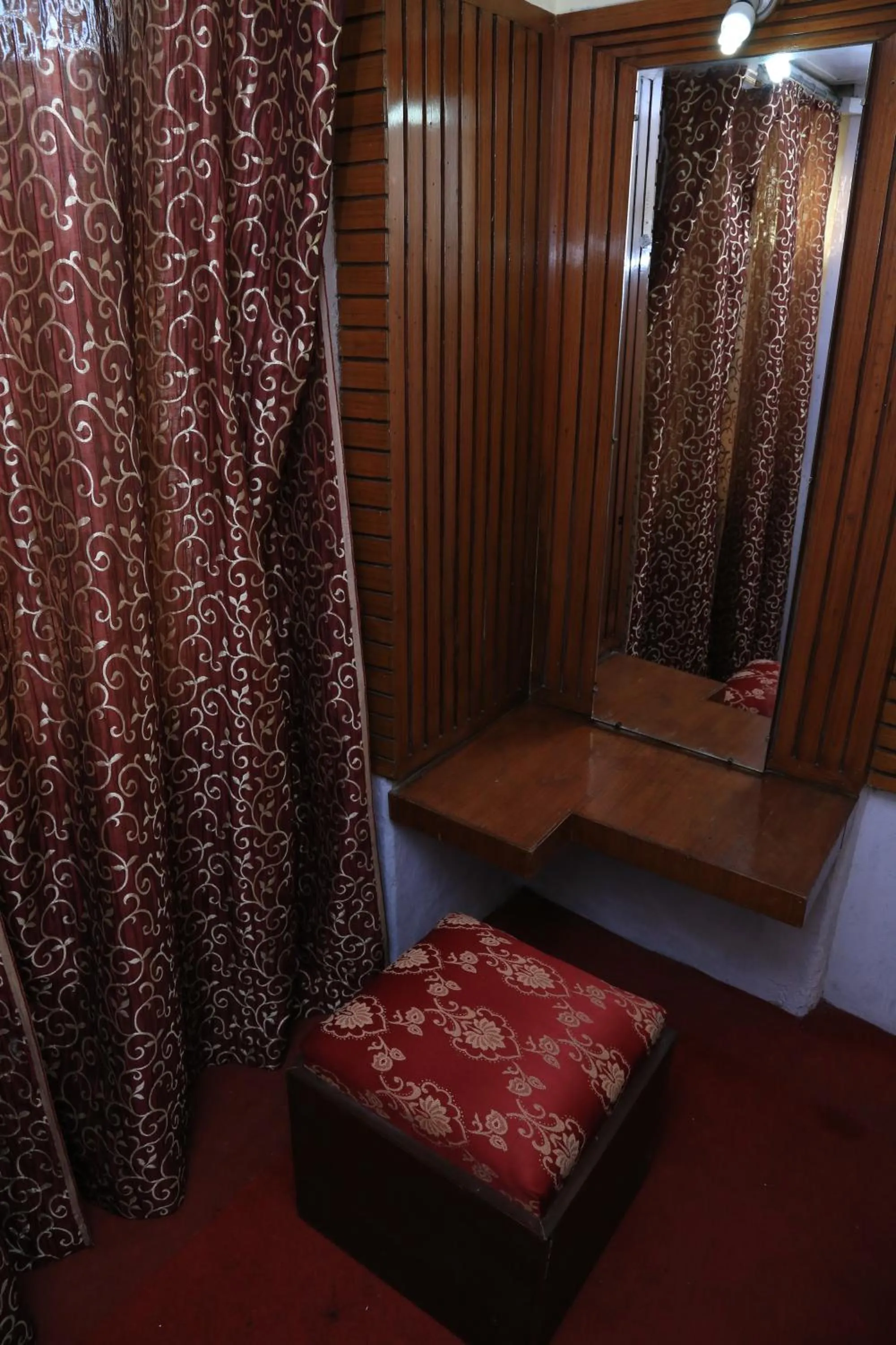 Area and facilities in Prince Hotel Mallroad