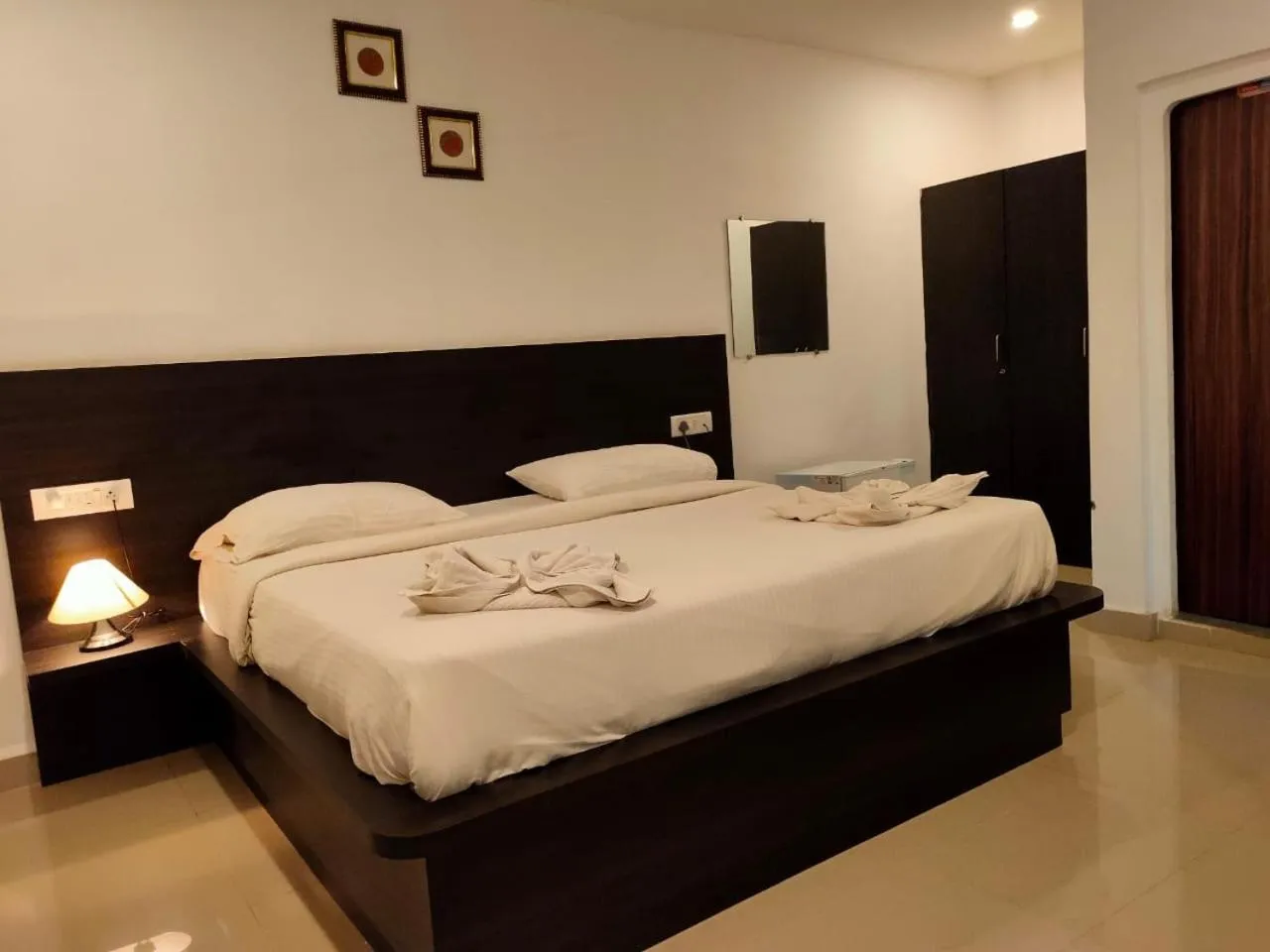 Bedroom, Bed in Mariaariose - "Melody of the Sea"