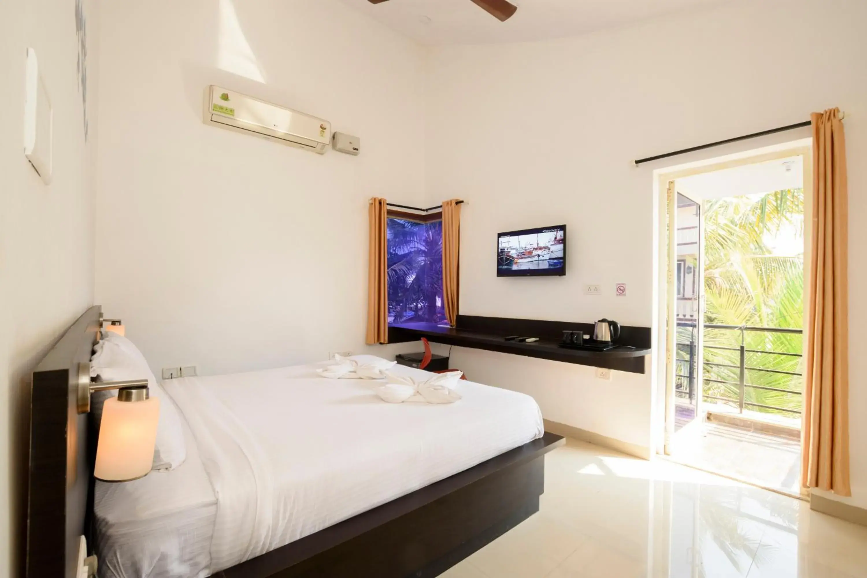 Deluxe King Room in Mariaariose - "Melody of the Sea" Deluxe King Room in Mariaariose - "Melody of the Sea"