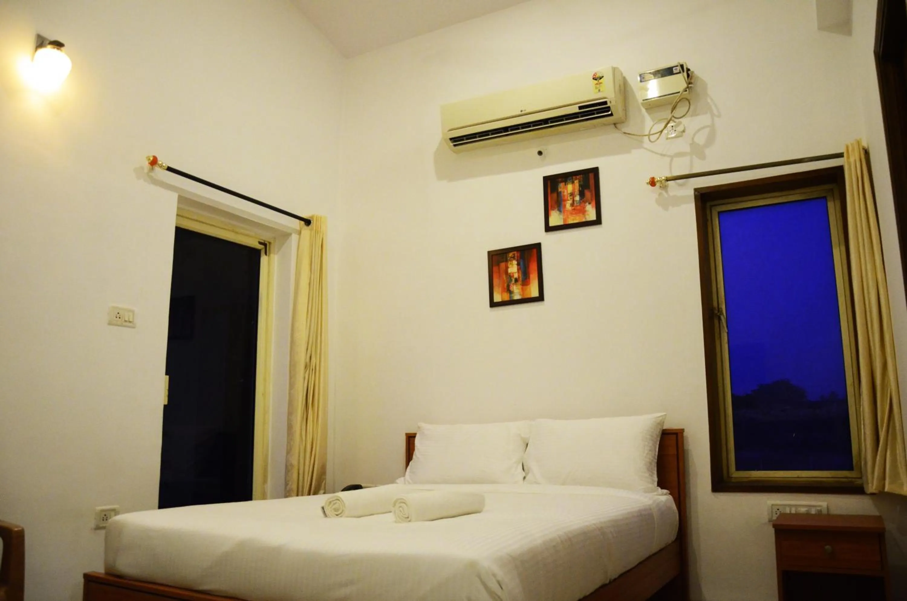 Photo of the whole room, Bed in Mariaariose - "Melody of the Sea"