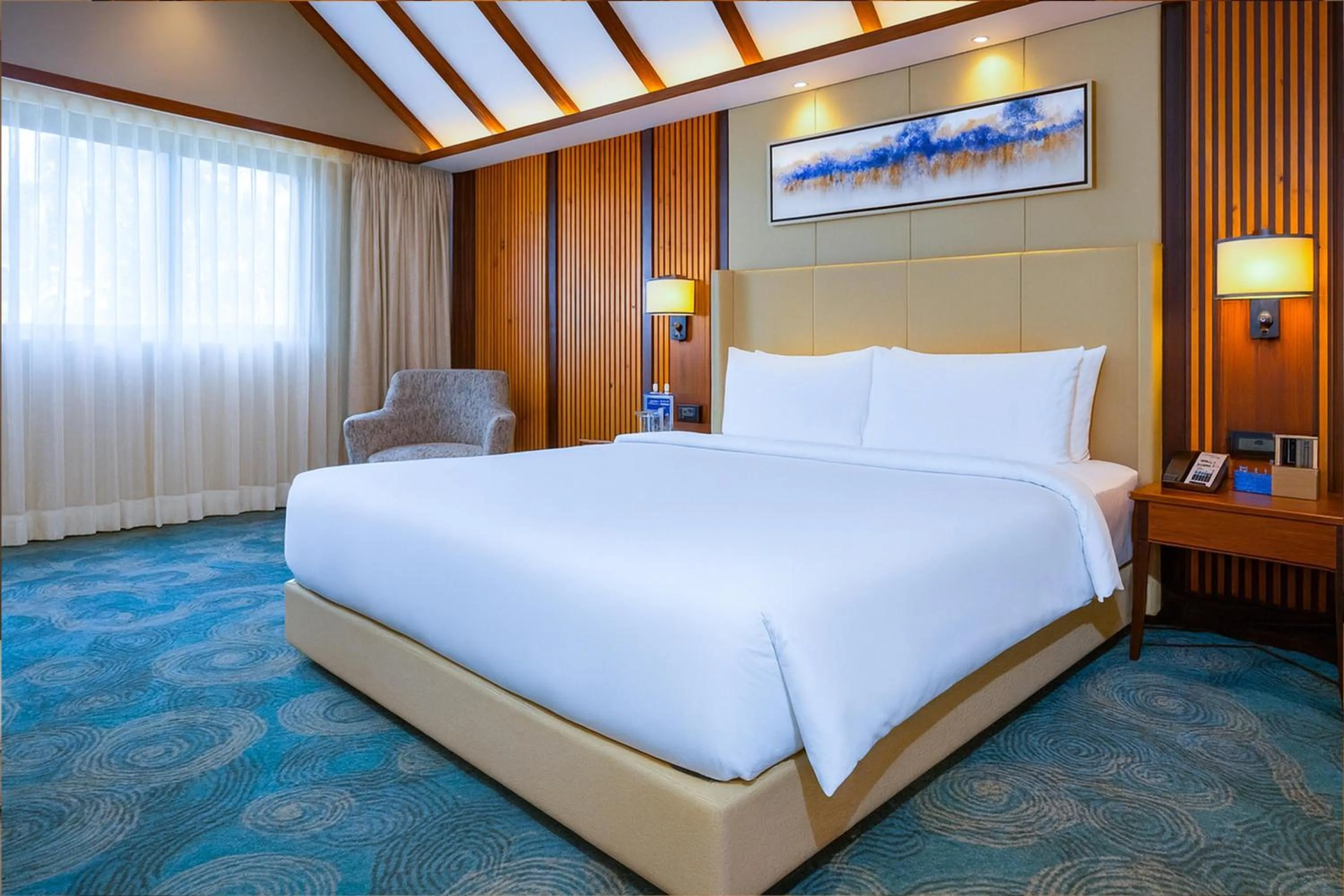 Bedroom, Bed in Radisson Blu Resort Dharamshala