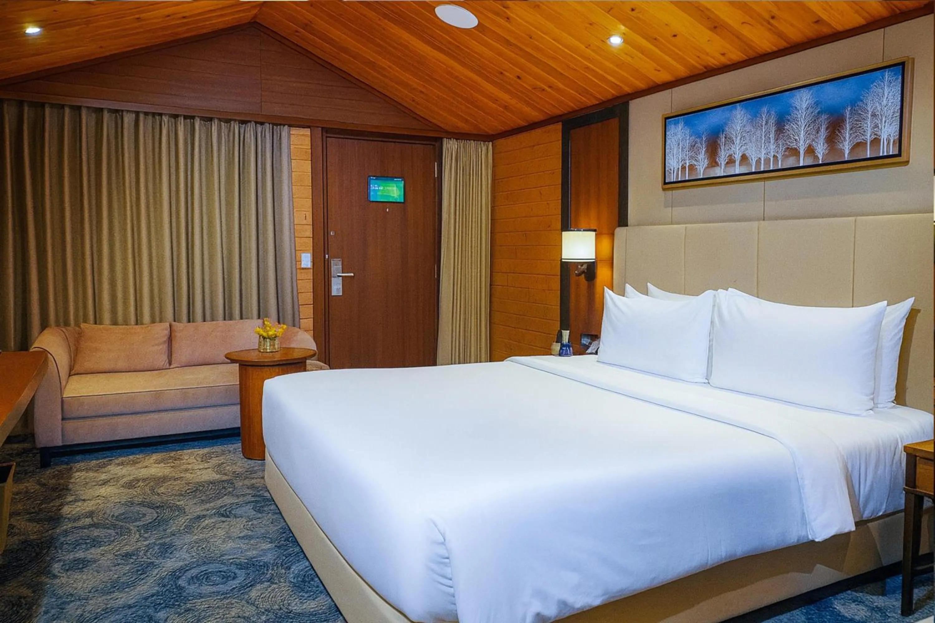 Bedroom, Bed in Radisson Blu Resort Dharamshala