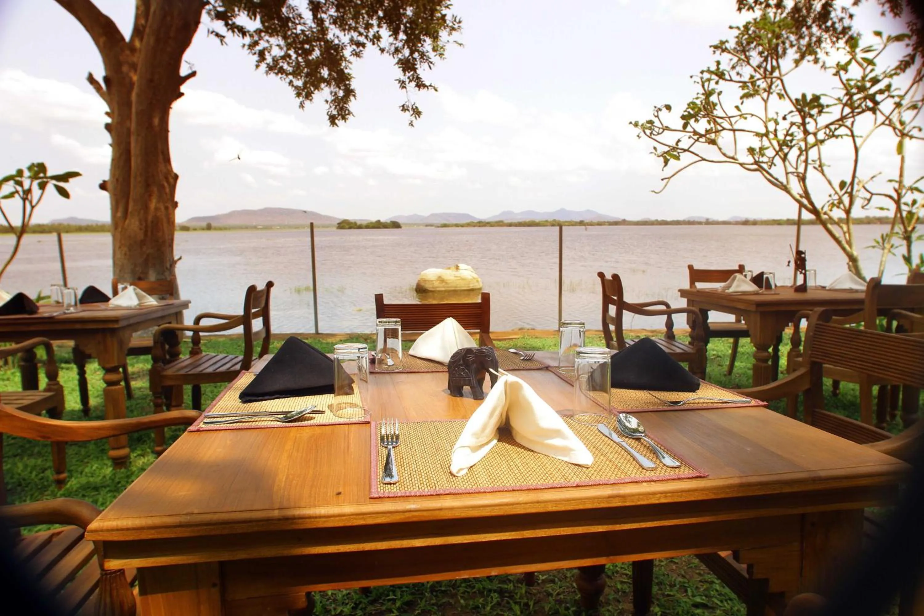 Restaurant/places to eat in Yala Oga Reach Hotel