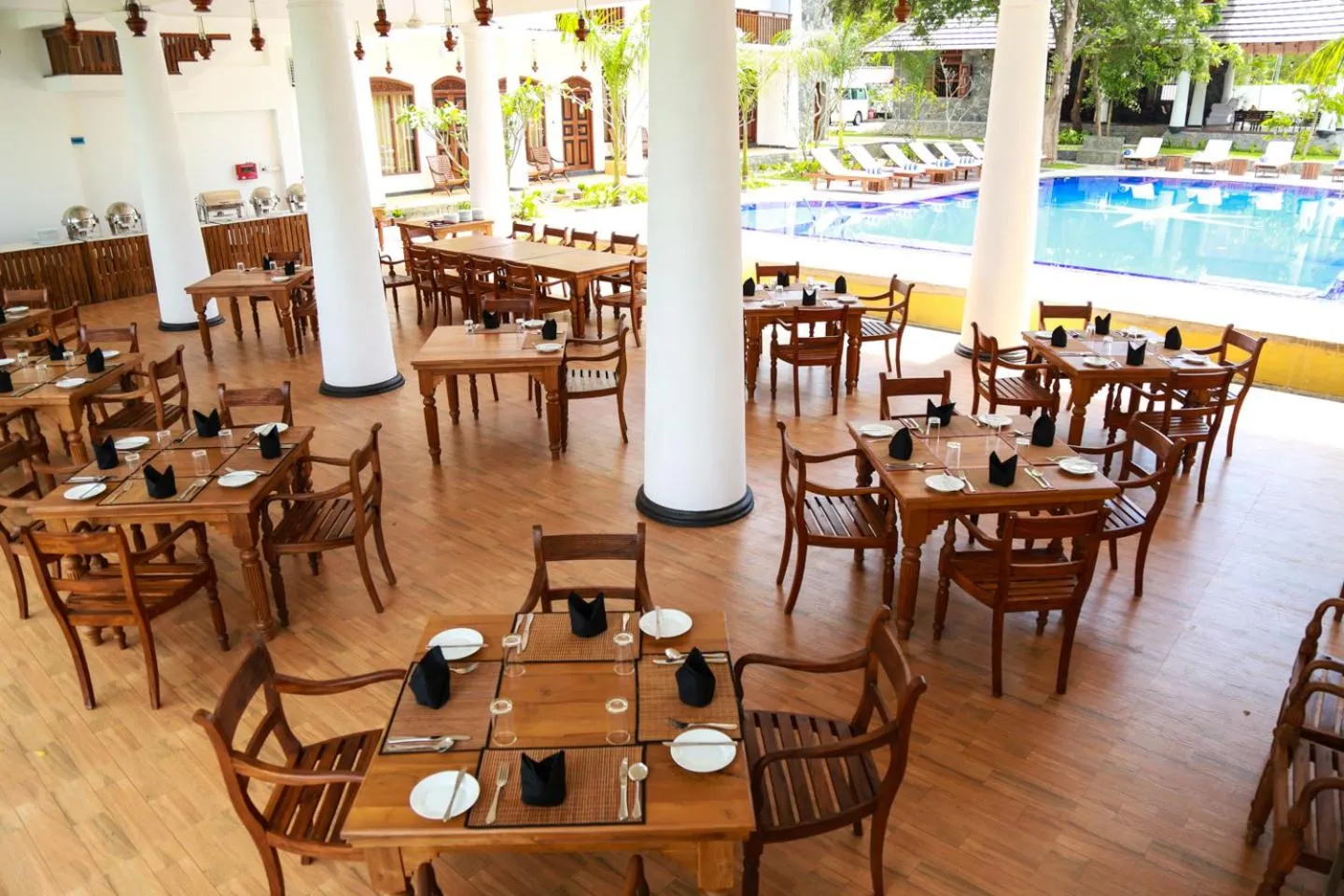 Restaurant/places to eat in Yala Oga Reach Hotel