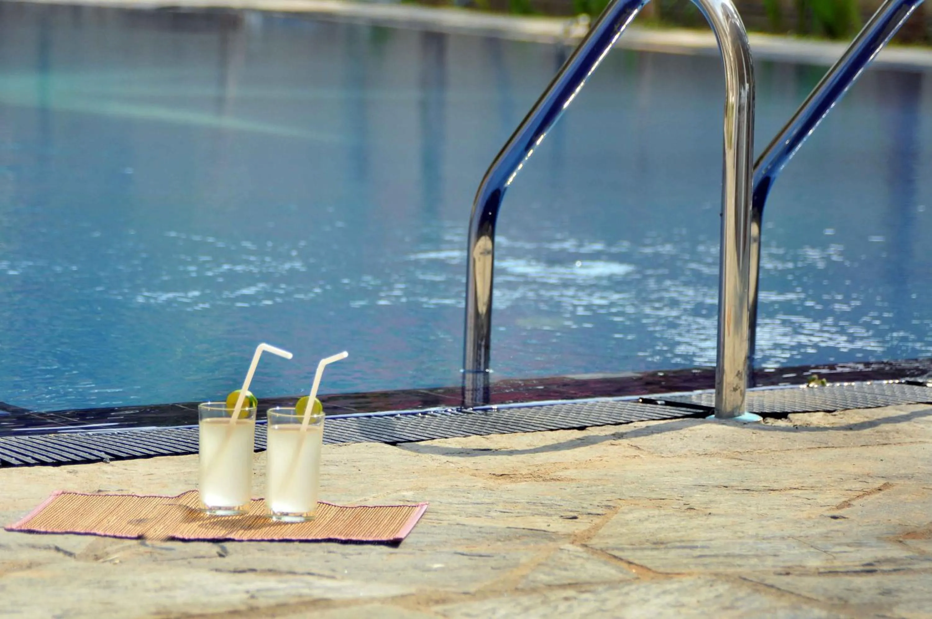 Swimming pool in Yala Oga Reach Hotel