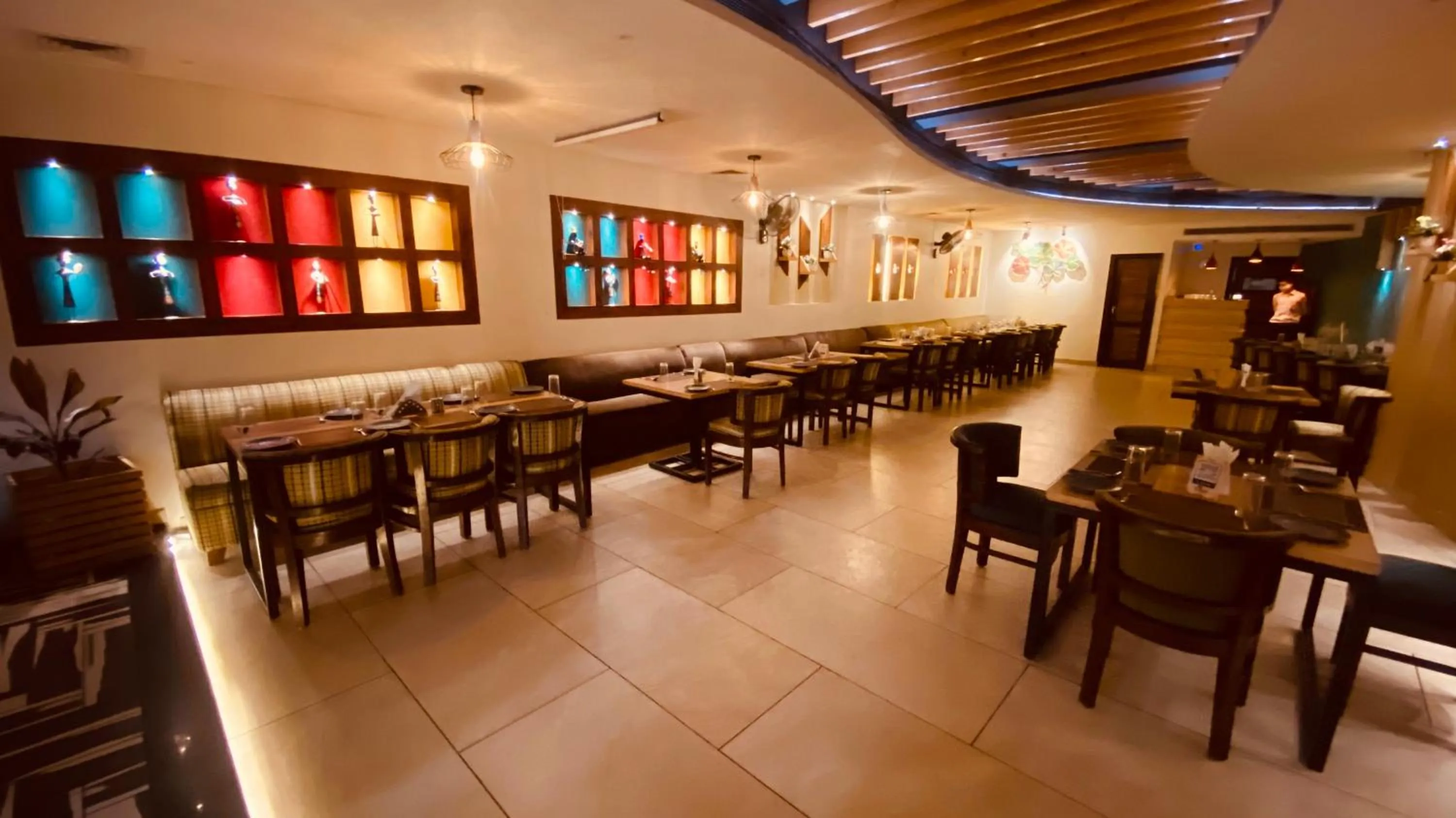 Restaurant/places to eat in Hotel Amar Palace