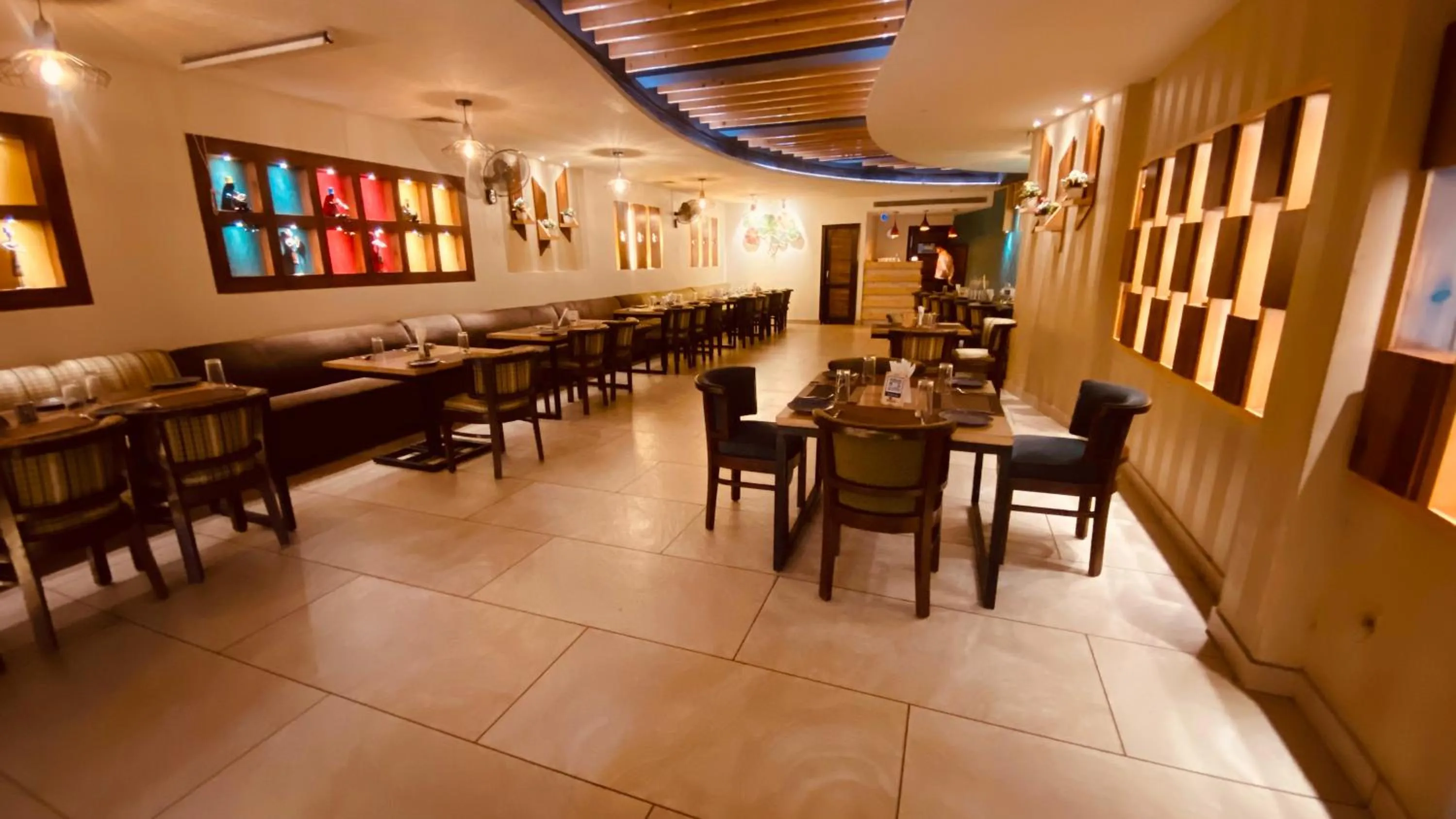 Restaurant/places to eat in Hotel Amar Palace