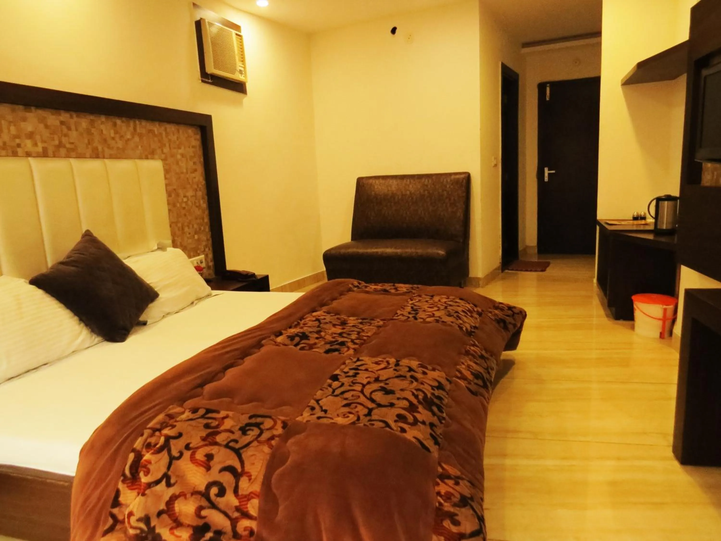 Photo of the whole room, Bed in Hotel Amar Palace