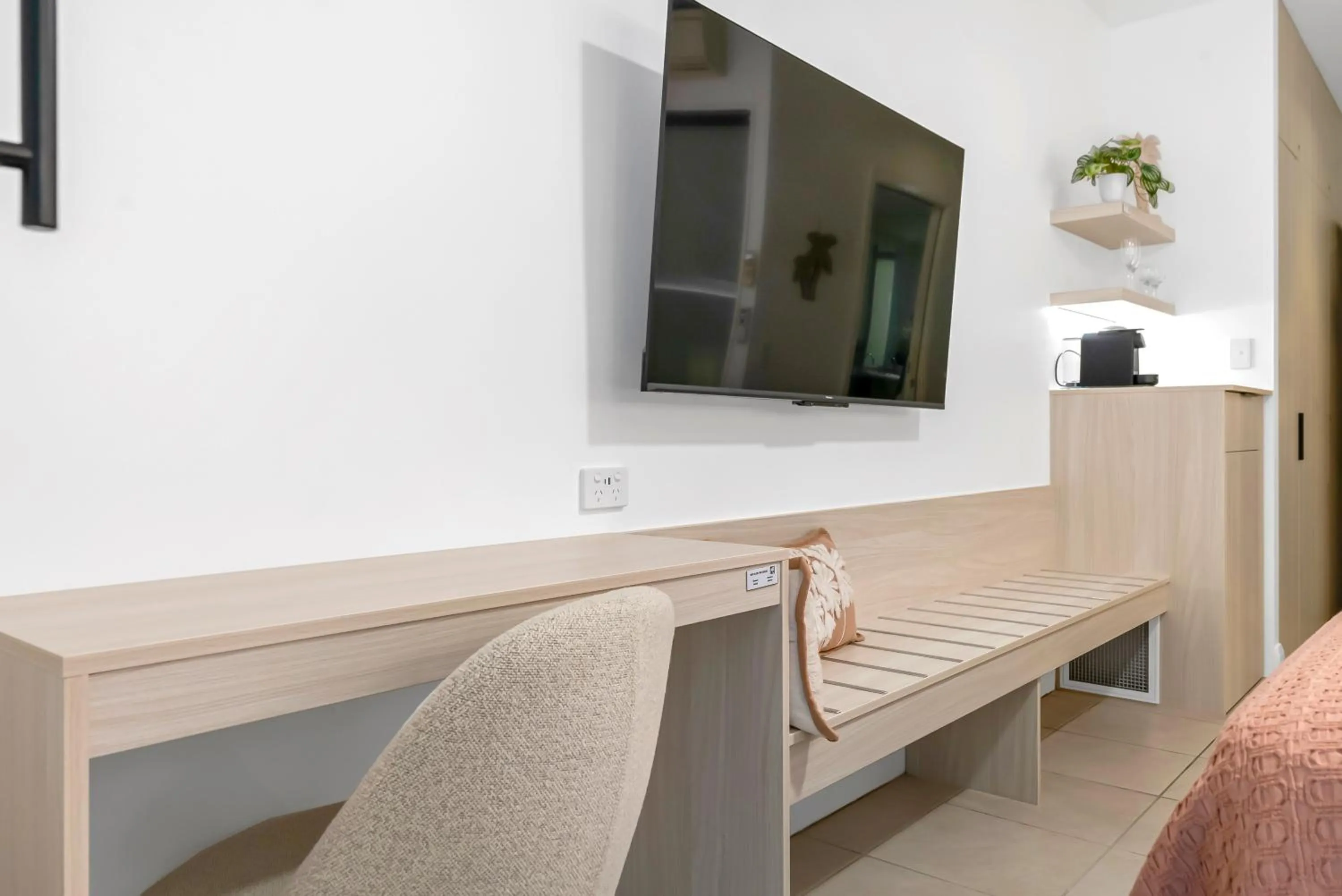 TV and multimedia in Elysium Private Apartments at Beach Club & Spa