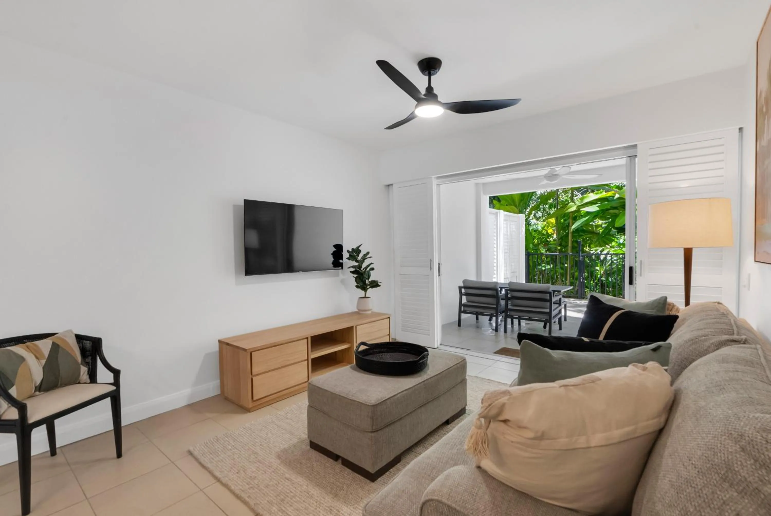 TV and multimedia in Elysium Private Apartments at Beach Club & Spa