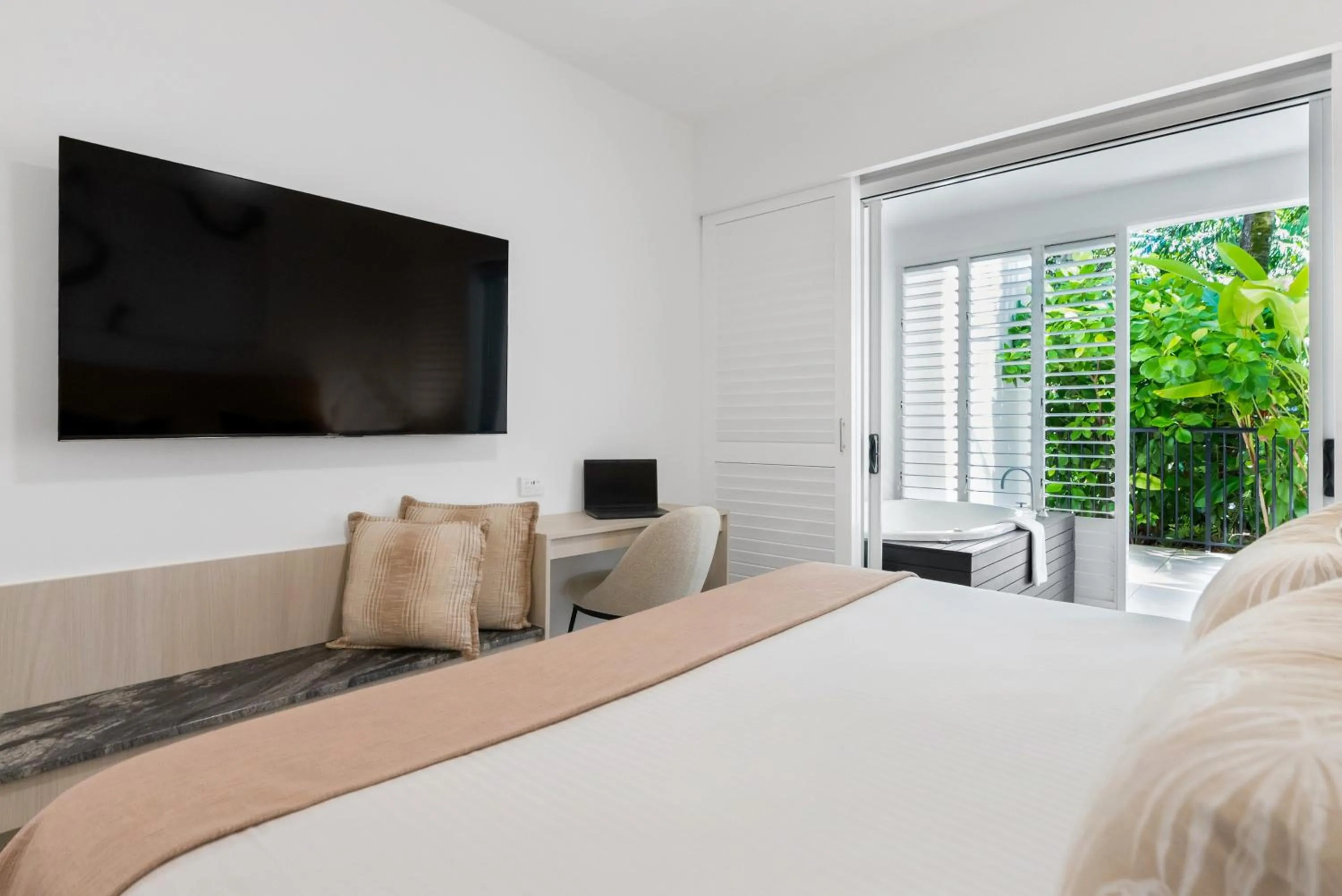 TV and multimedia, Bed in Elysium Private Apartments at Beach Club & Spa
