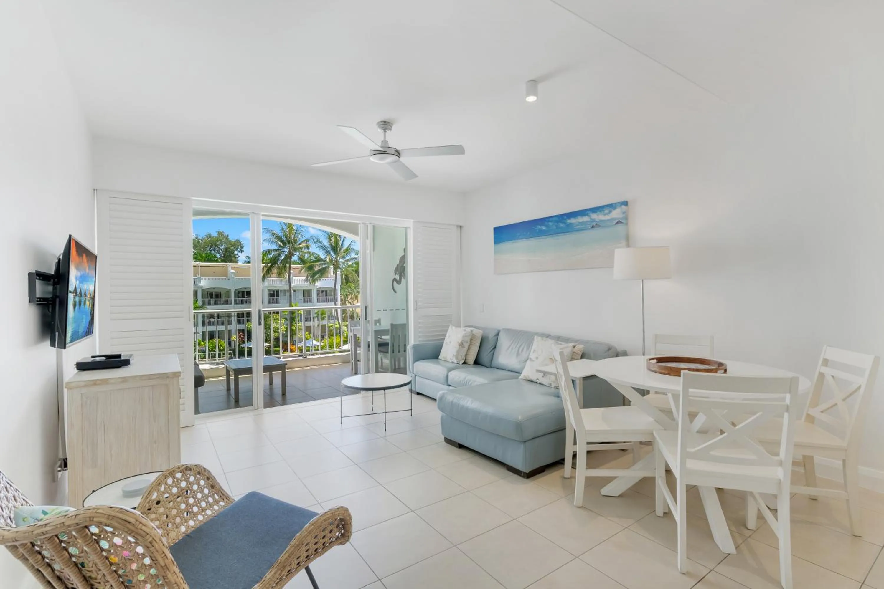 TV and multimedia in Elysium Private Apartments at Beach Club & Spa