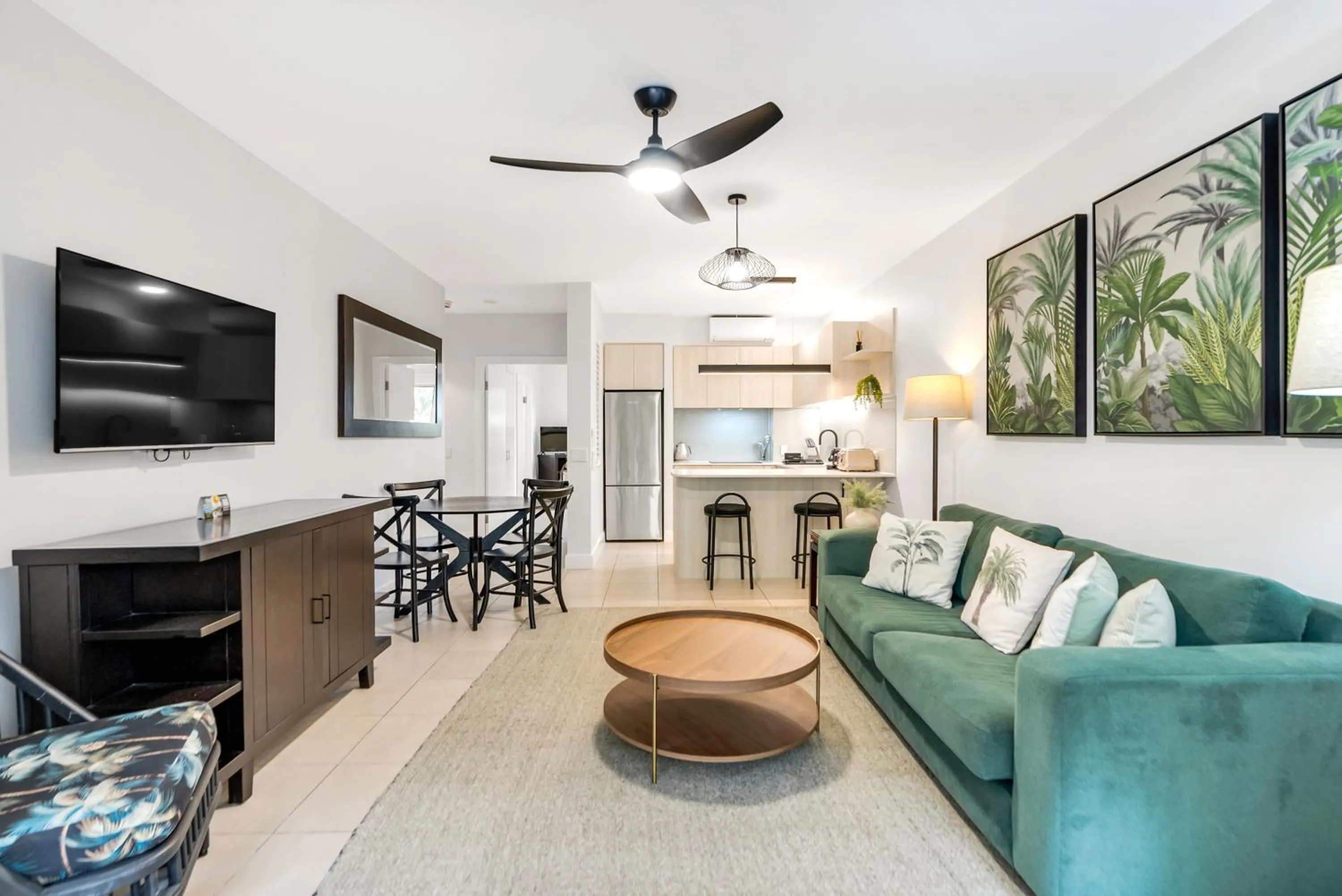 TV and multimedia in Elysium Private Apartments at Beach Club & Spa