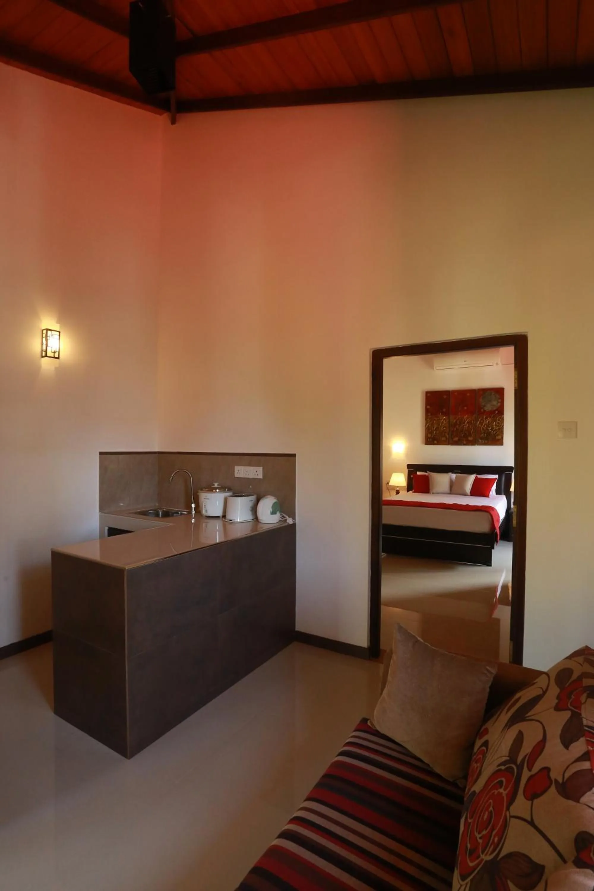 Kitchen or kitchenette, Bed in River Breeze Villa Bentota