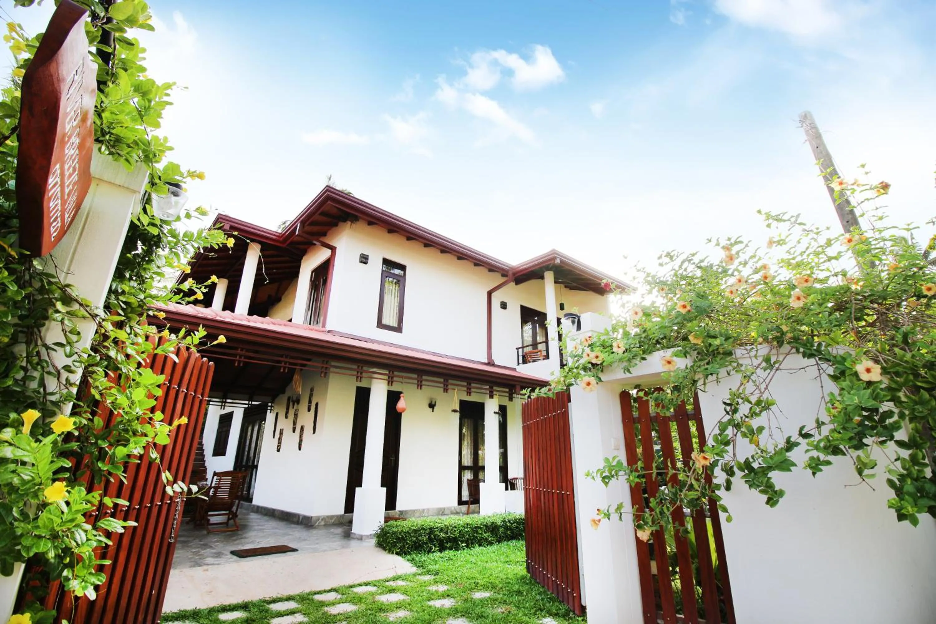 Facade/entrance in River Breeze Villa Bentota