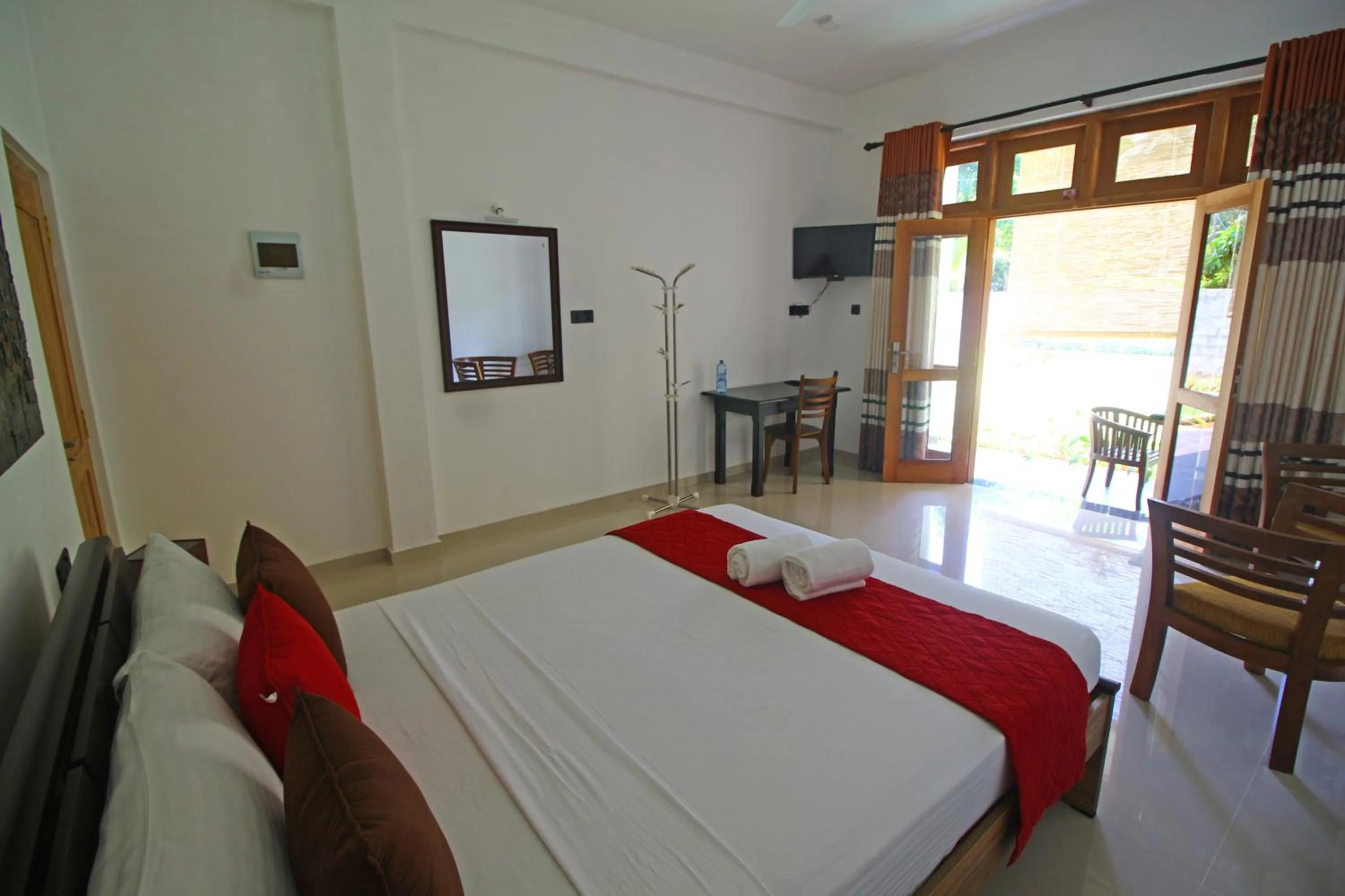 Living room, Bed in River Breeze Villa Bentota