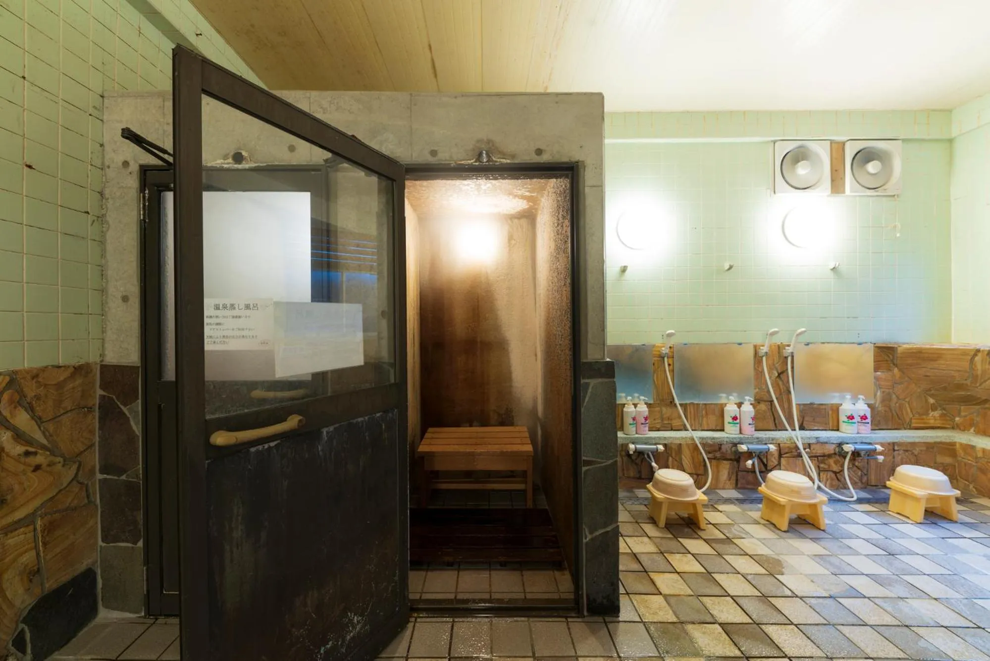 Steam room in Jyokiya