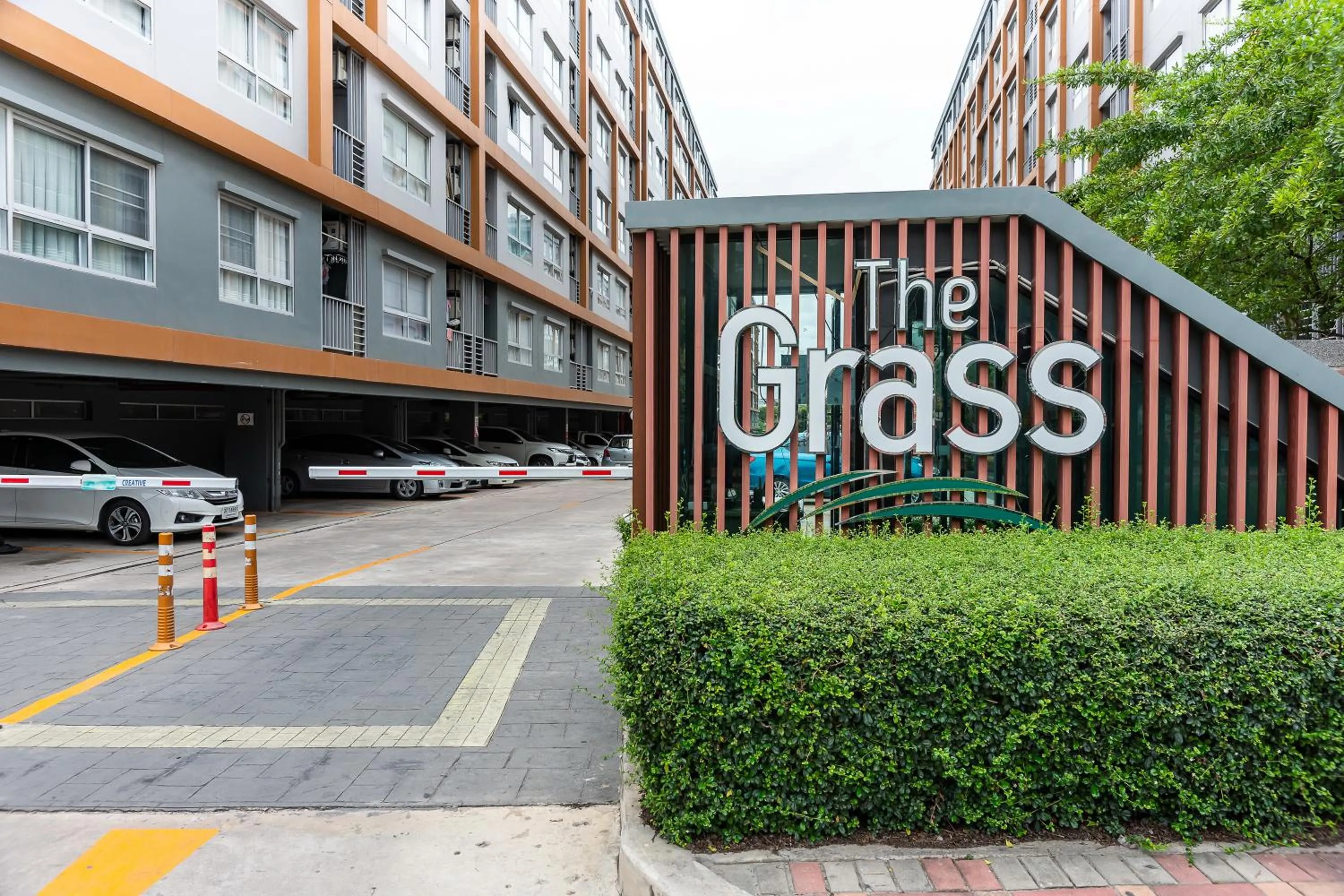 Facade/entrance in The Grass Serviced Suites