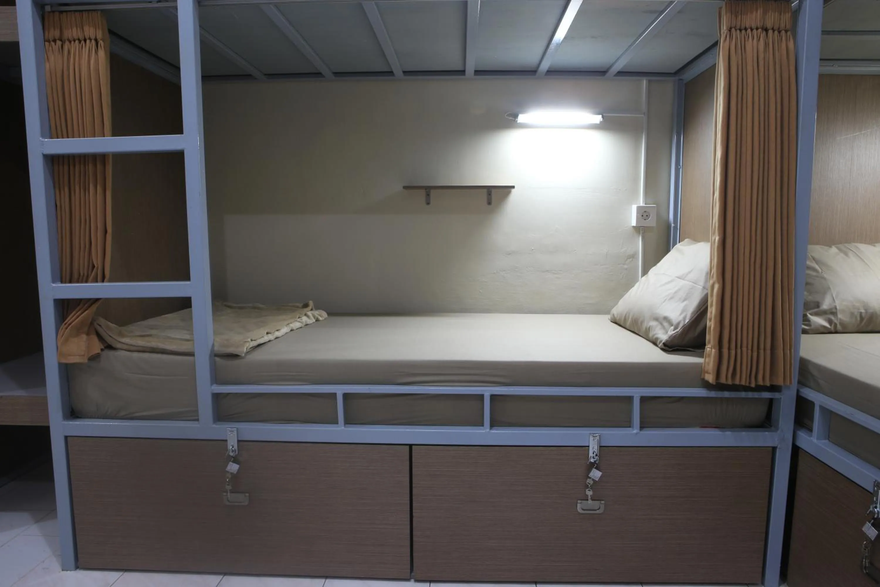 Photo of the whole room, Bed in Aru House Ubud